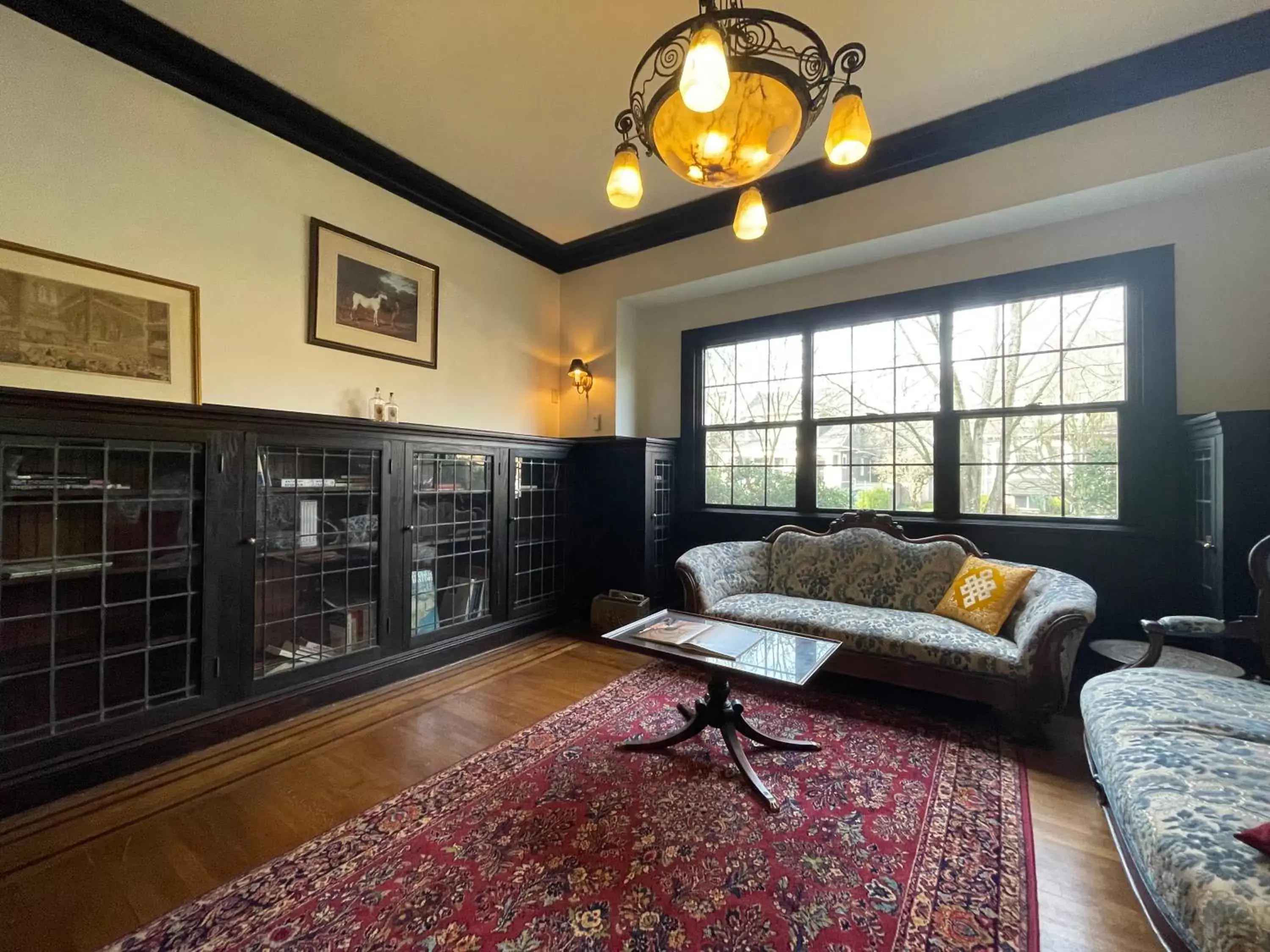 Seating Area in Cecil Bacon Manor