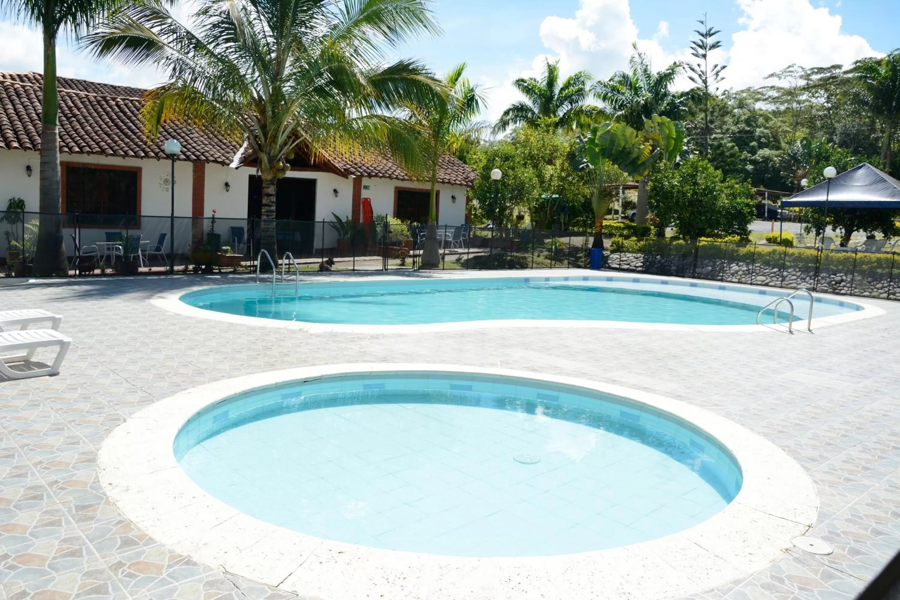 Swimming pool in Hotel Campestre la Loma curiti