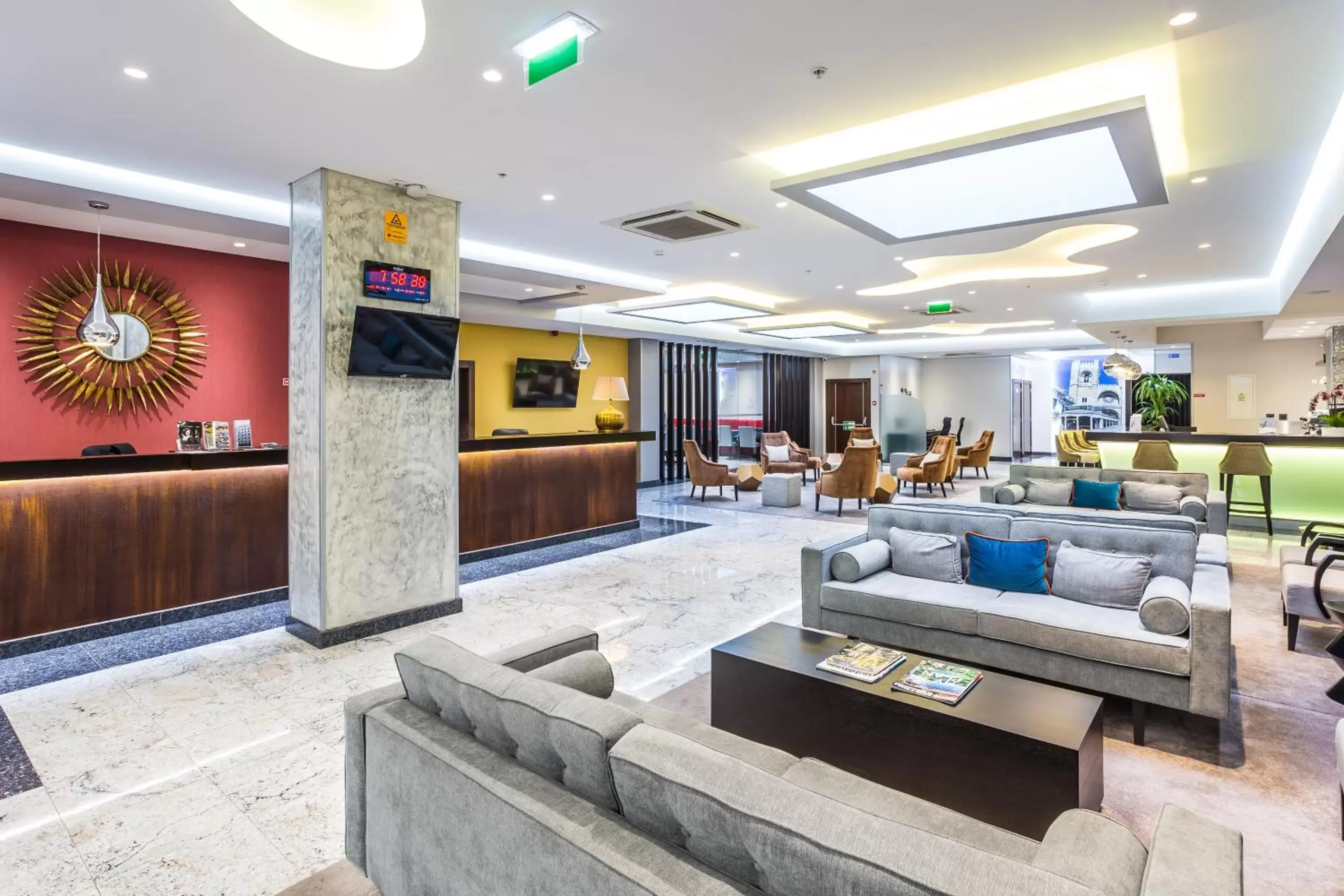 Communal lounge/ TV room, Lobby/Reception in Empire Lisbon Hotel