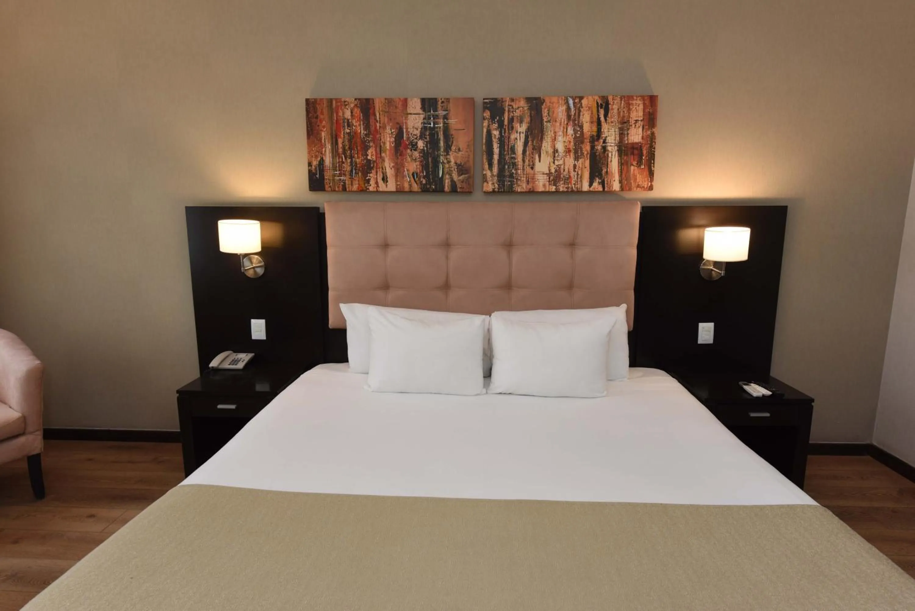 Bed in Howard Johnson Resort & Convention Center Ezeiza