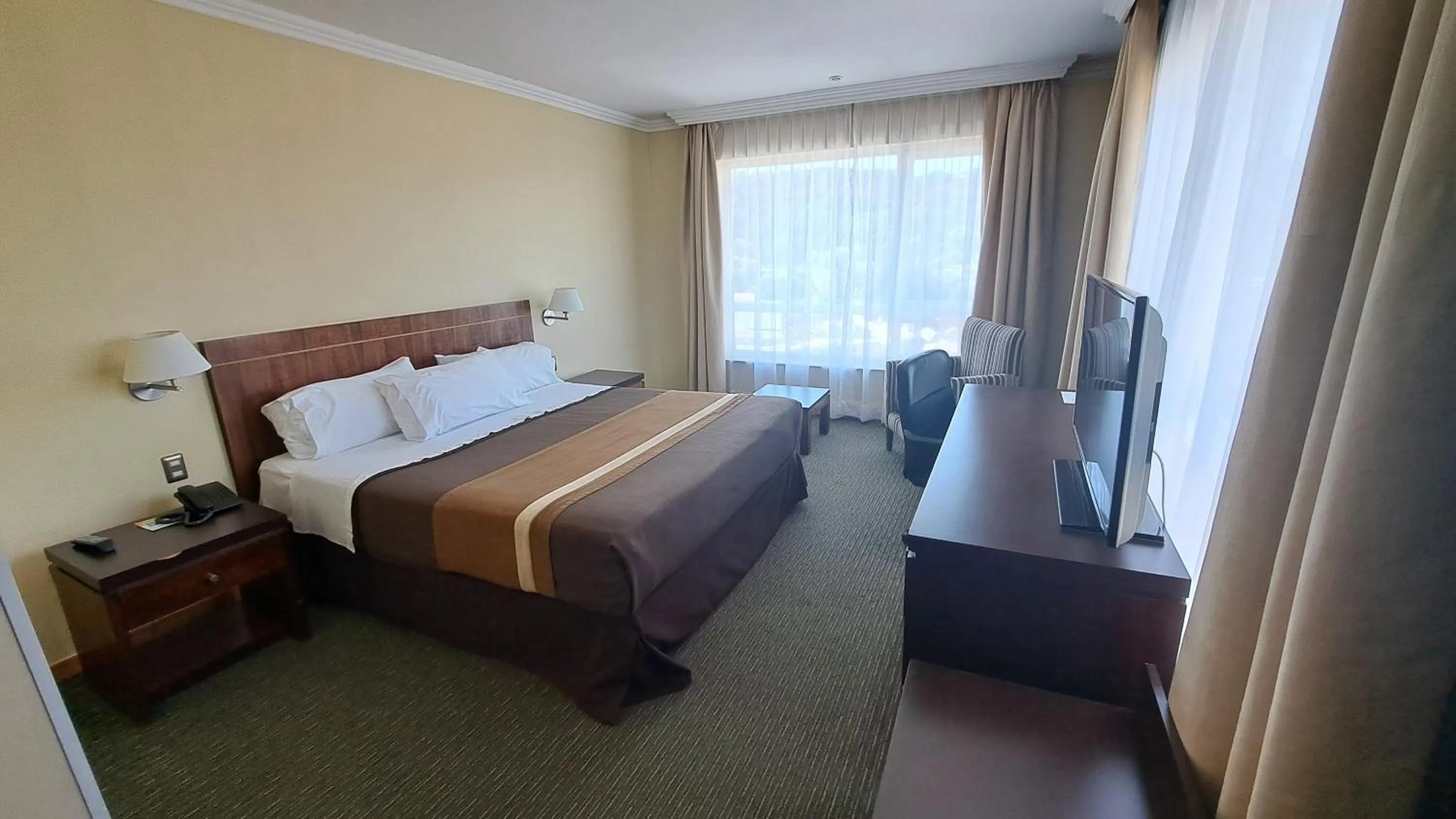 Bedroom, Bed in Hotel Diego de Almagro Temuco