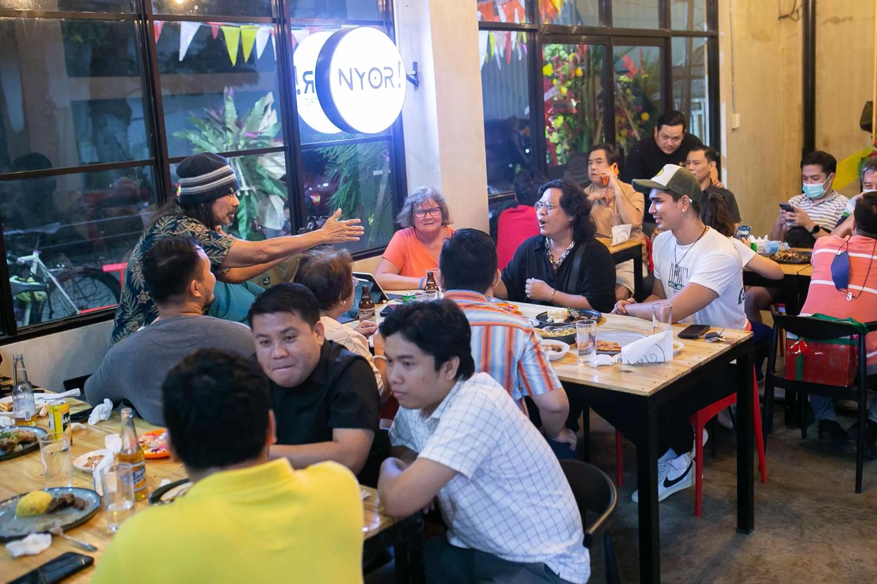 Restaurant/places to eat in HappyNest Hostel Cebu