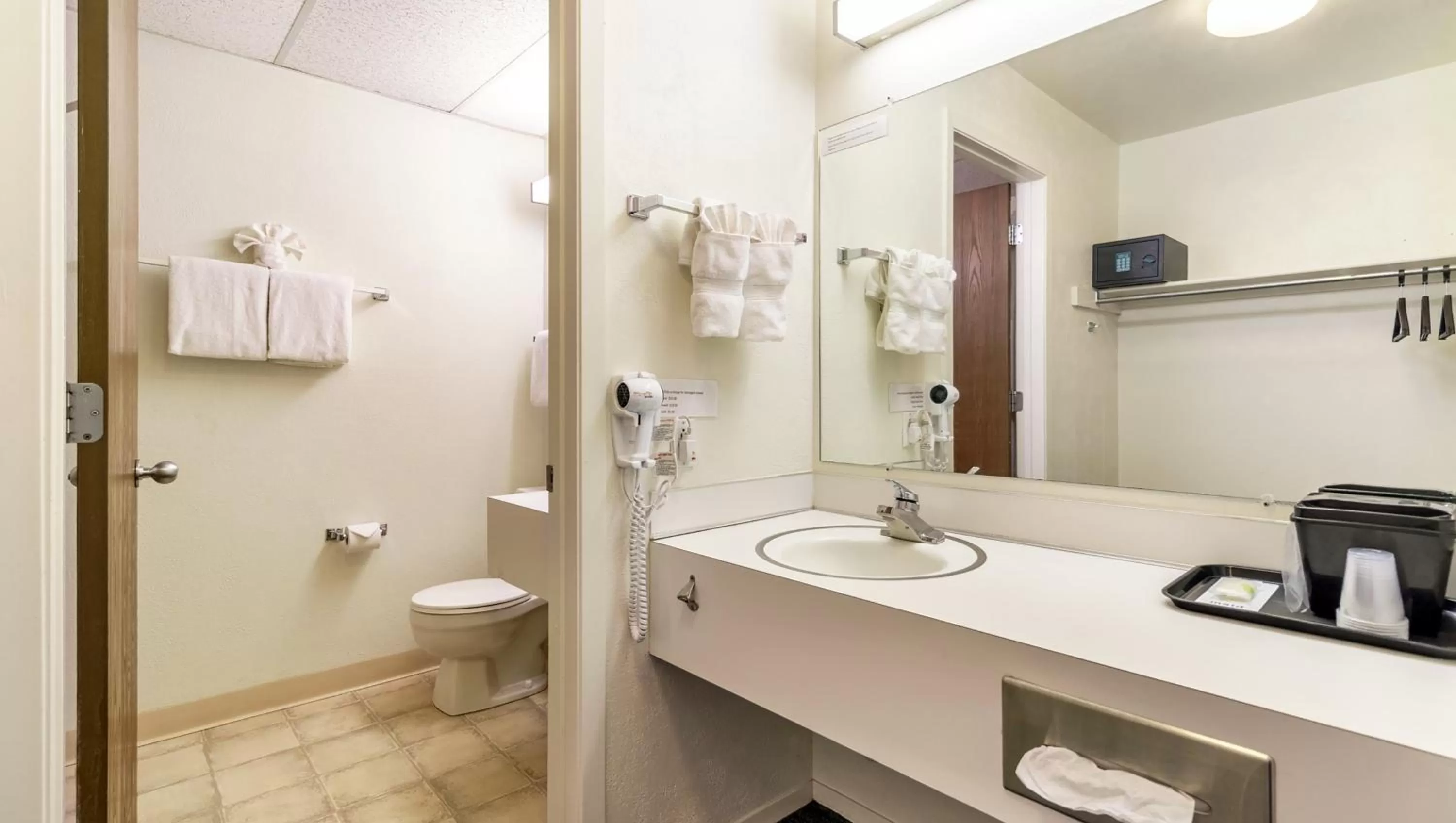 Photo of the whole room in Ticaboo Lodge