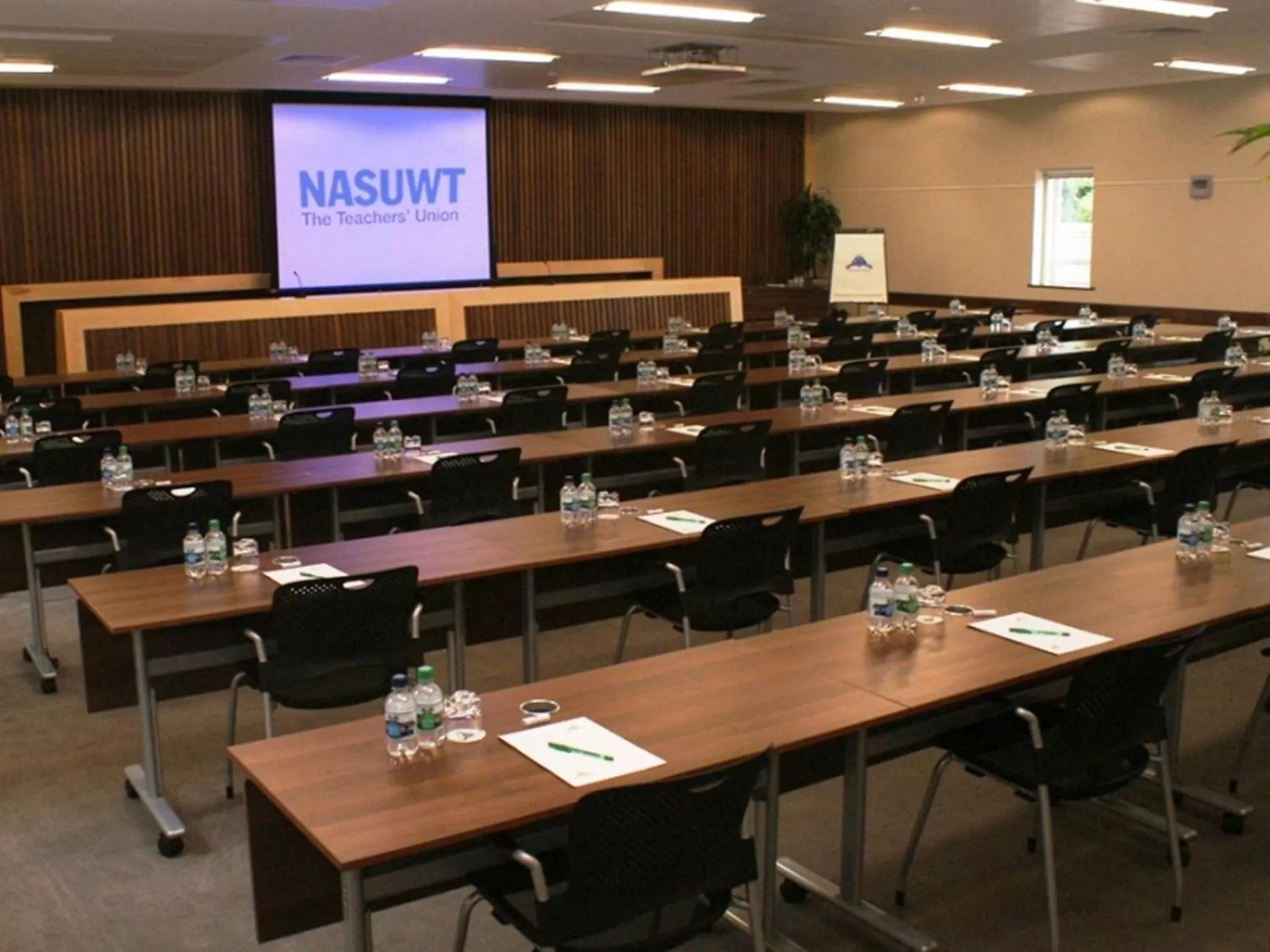 Business facilities in Hillscourt