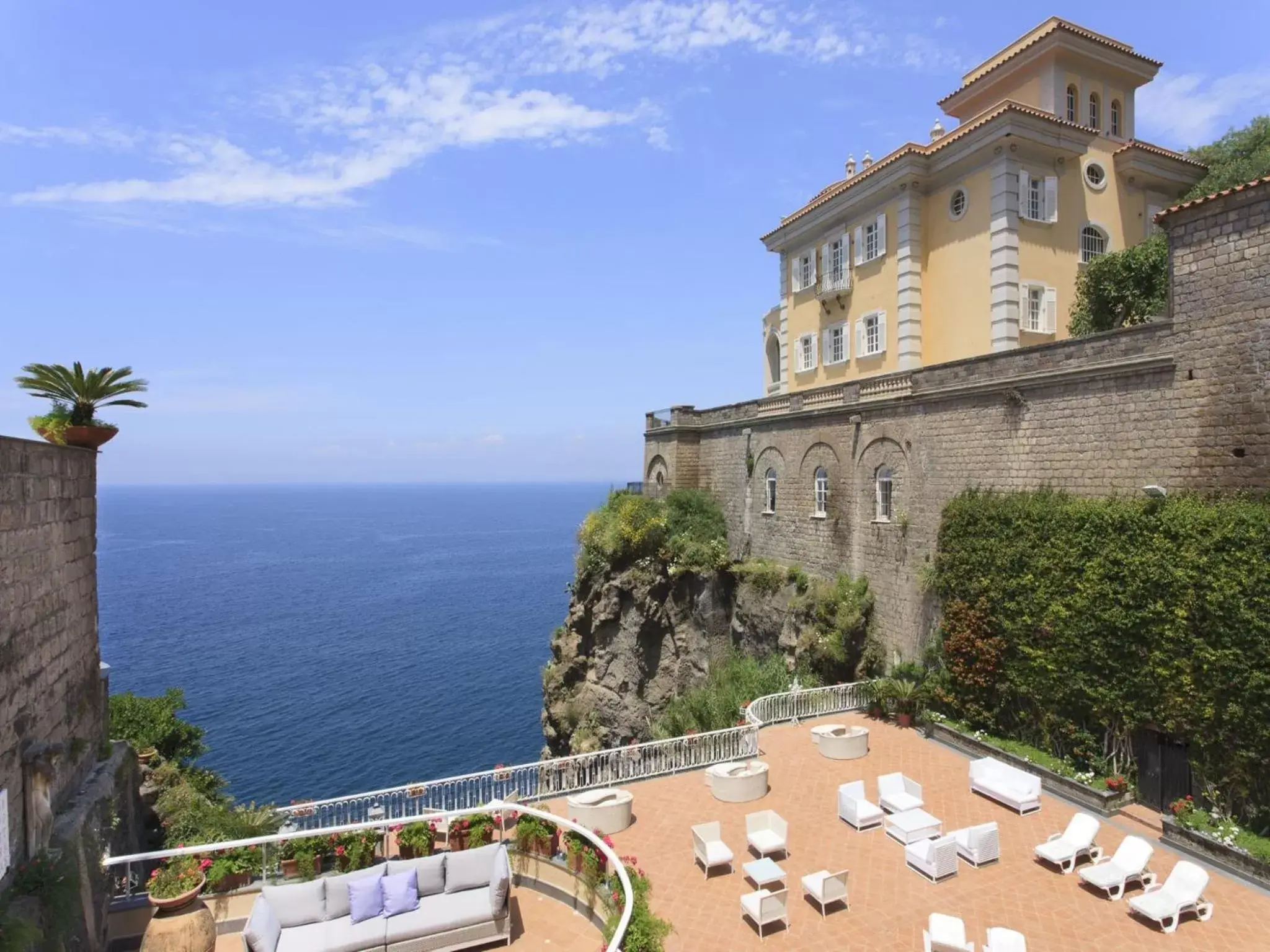 Facade/entrance in Hotel Corallo Sorrento