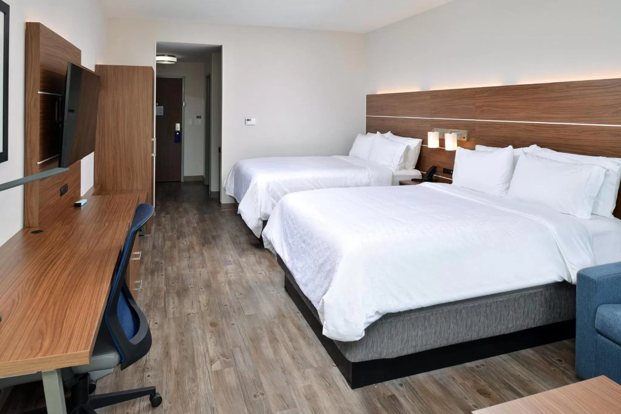 Photo of the whole room, Bed in Holiday Inn Express Orlando - South Park by IHG