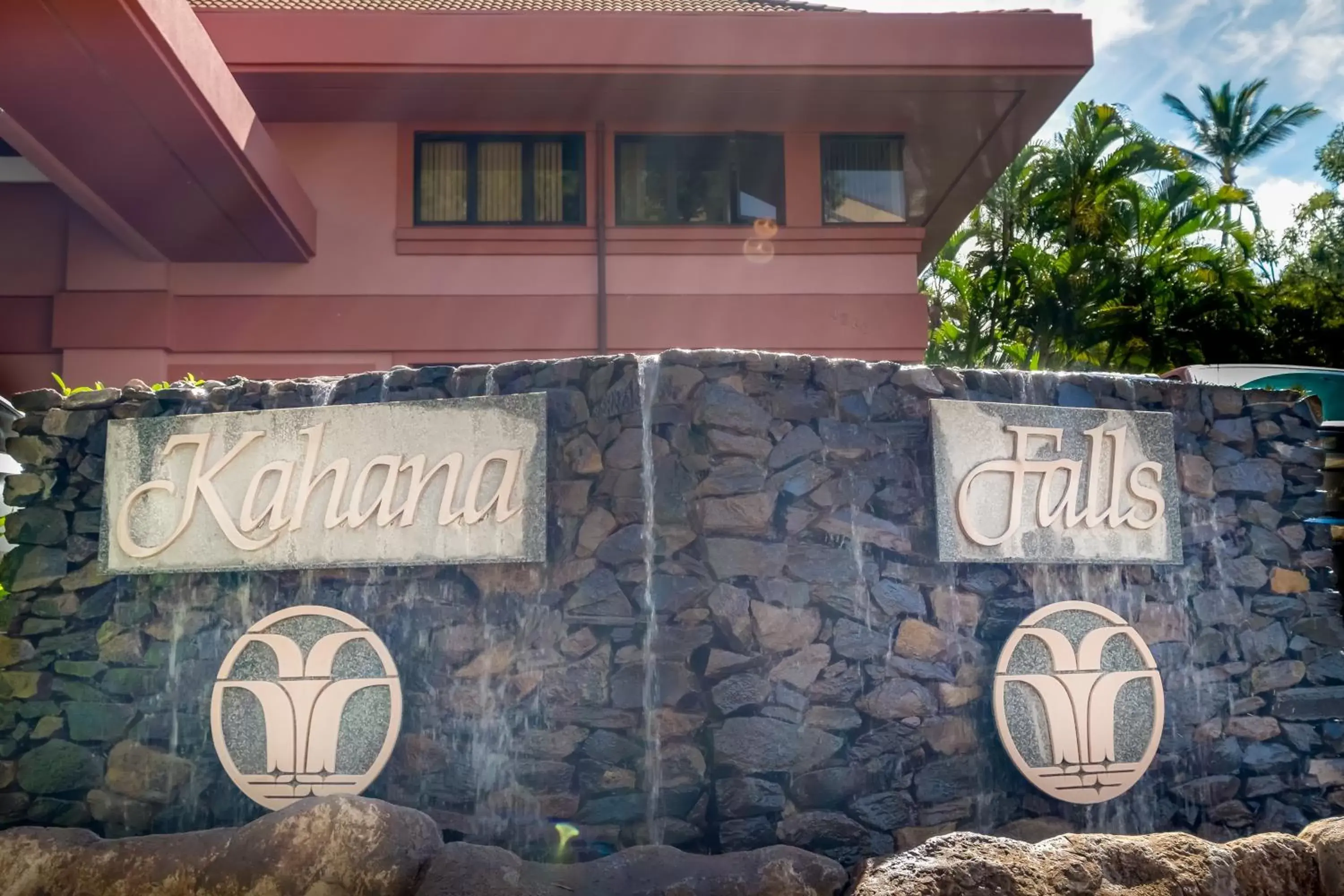 Facade/entrance, Property Logo/Sign in Kahana Falls Resort