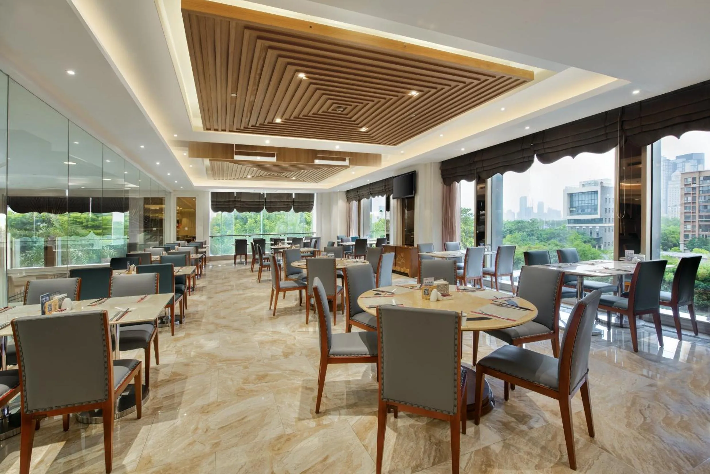 Restaurant/places to eat in Crowne Plaza Nanchang Riverside, an IHG Hotel