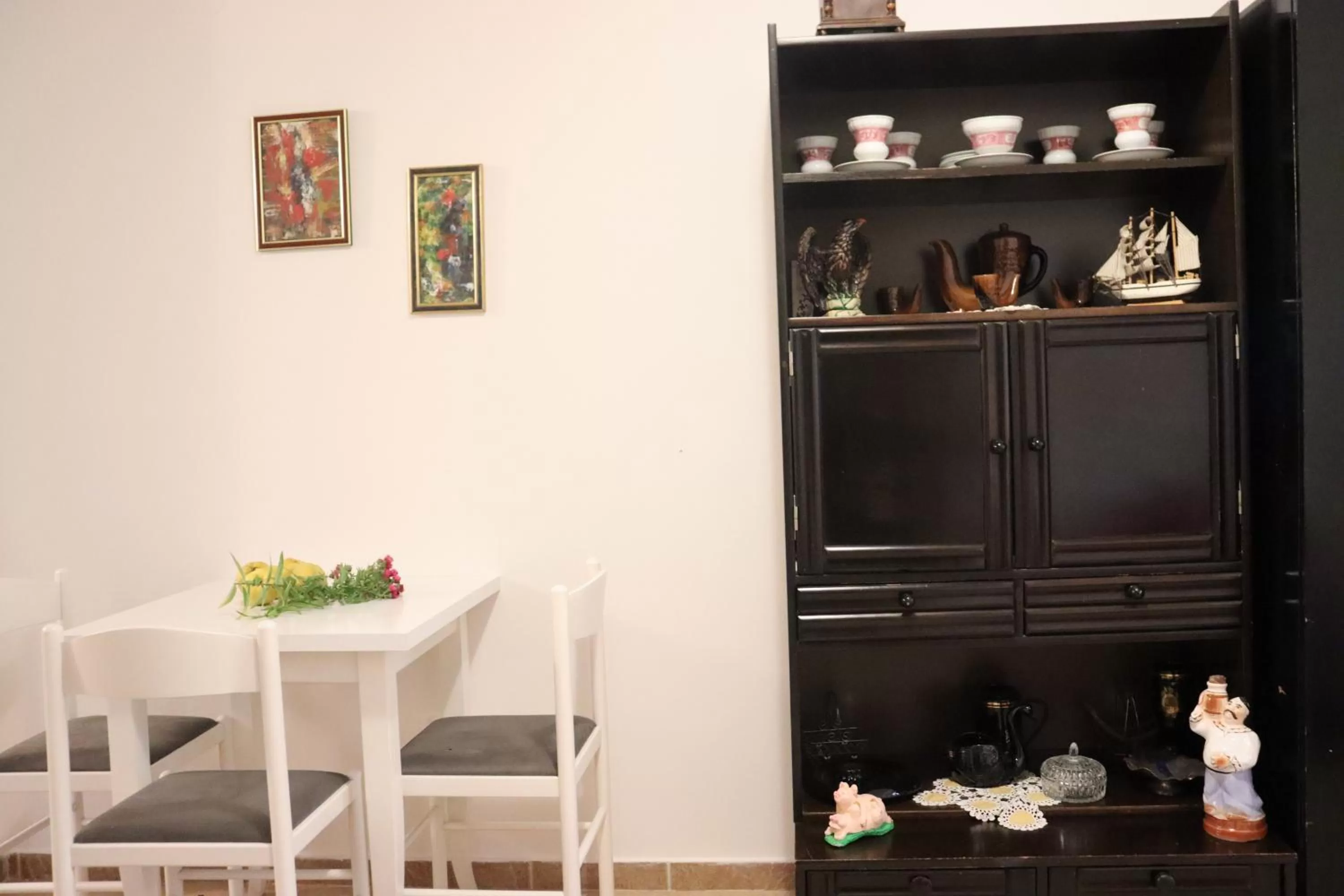 Restaurant/Places to Eat in Frile Apartments