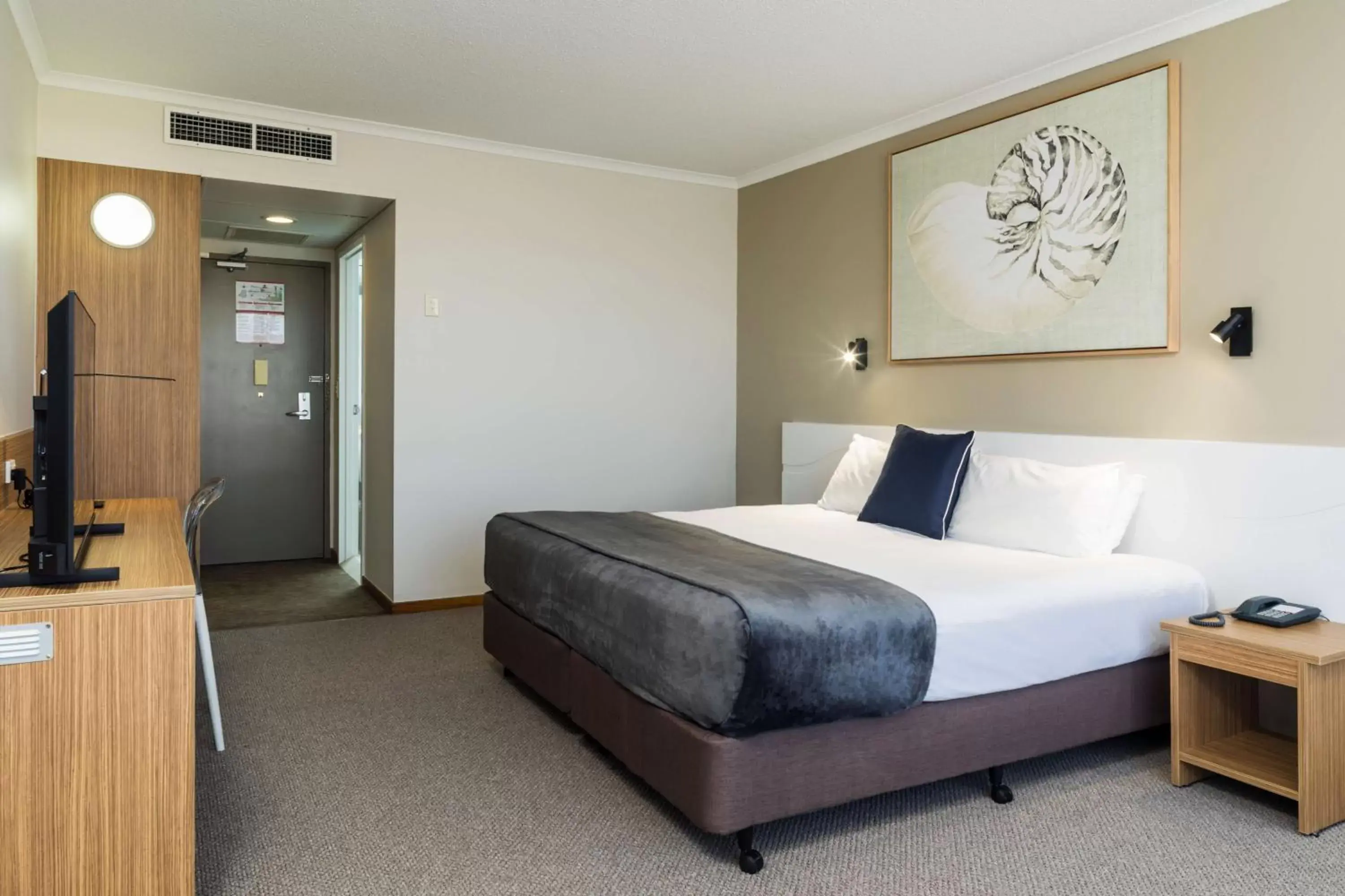 Bedroom, Bed in Pacific Hotel Cairns