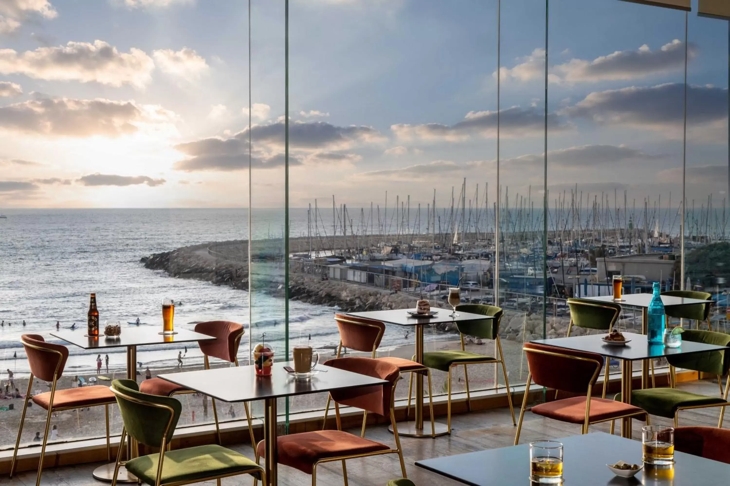 Restaurant/Places to Eat in Crowne Plaza Tel Aviv Beach, an IHG Hotel