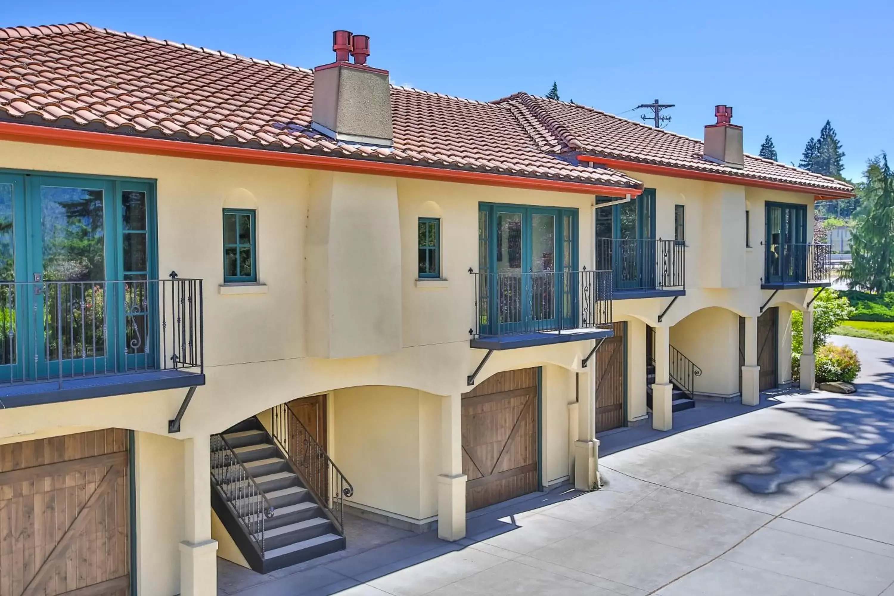 Facade/entrance, Property Building in Columbia Cliff Villas