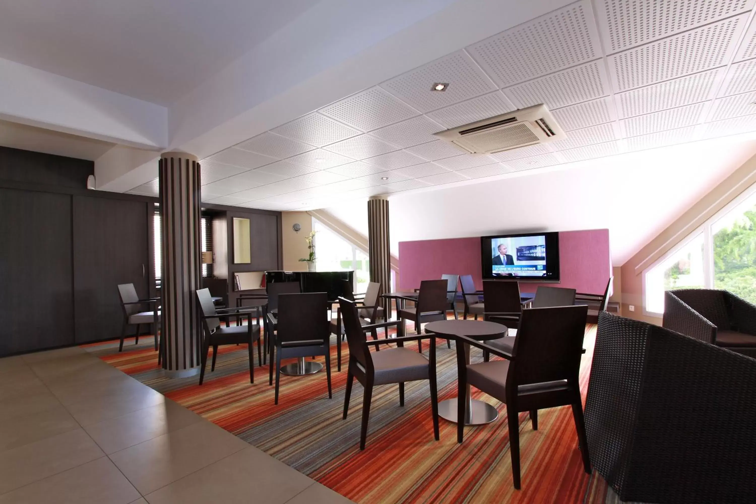 Lounge or bar, Restaurant/Places to Eat in Mercure Hexagone Luxeuil