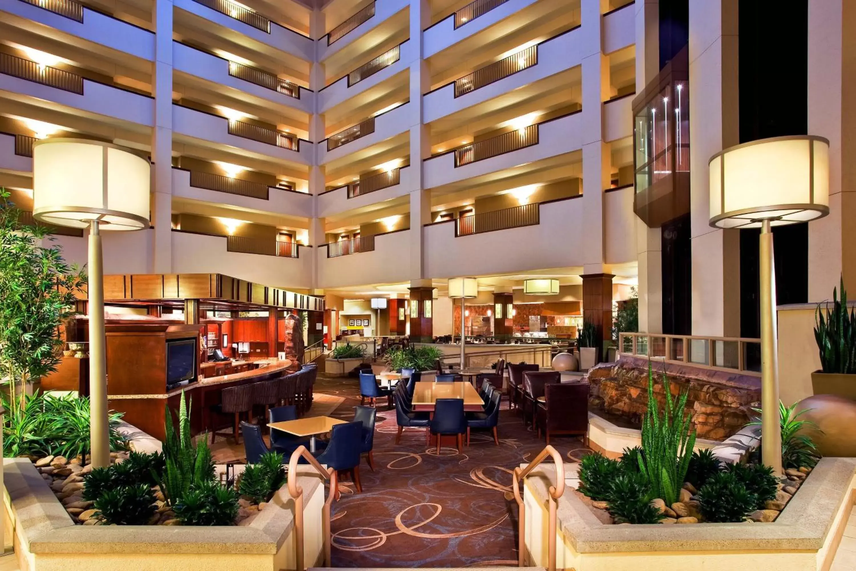 Lobby or reception, Restaurant/Places to Eat in Sheraton Sioux Falls & Convention Center