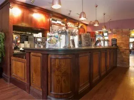 Lounge or bar in The Hatchet Inn Wetherspoon