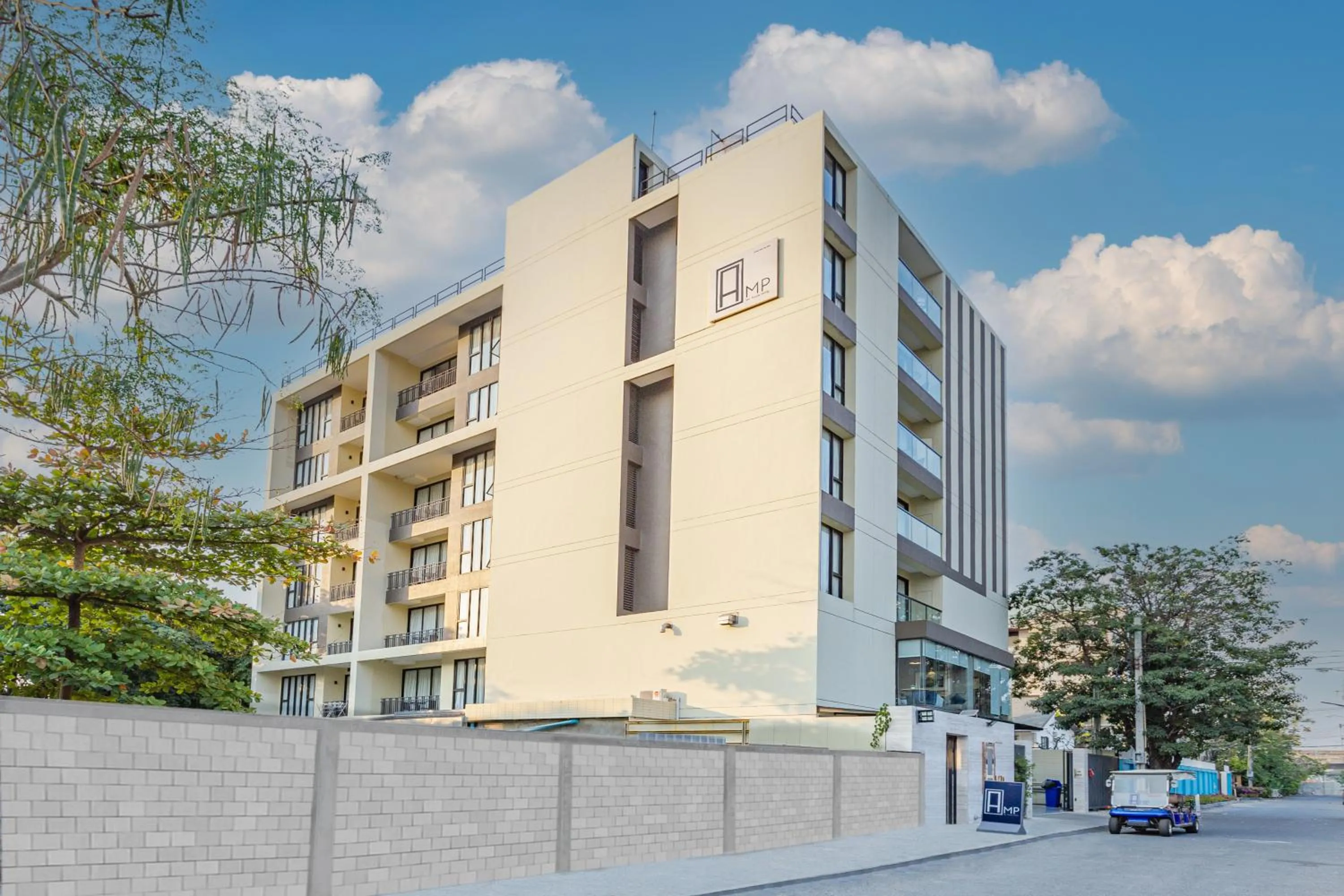 Property building in Amp Am House Bangkok Hotel