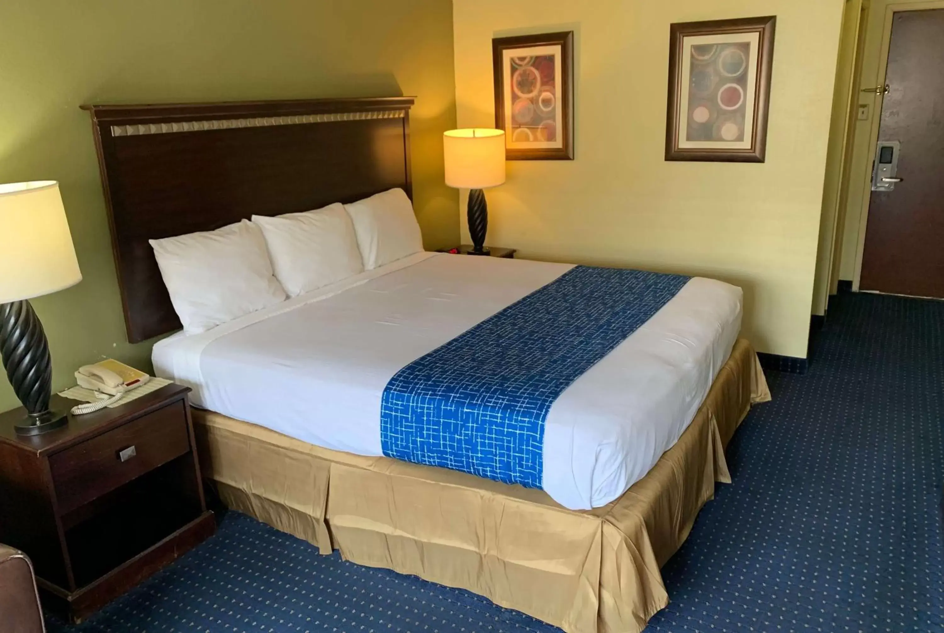 Photo of the whole room, Bed in Travelodge by Wyndham Odessa