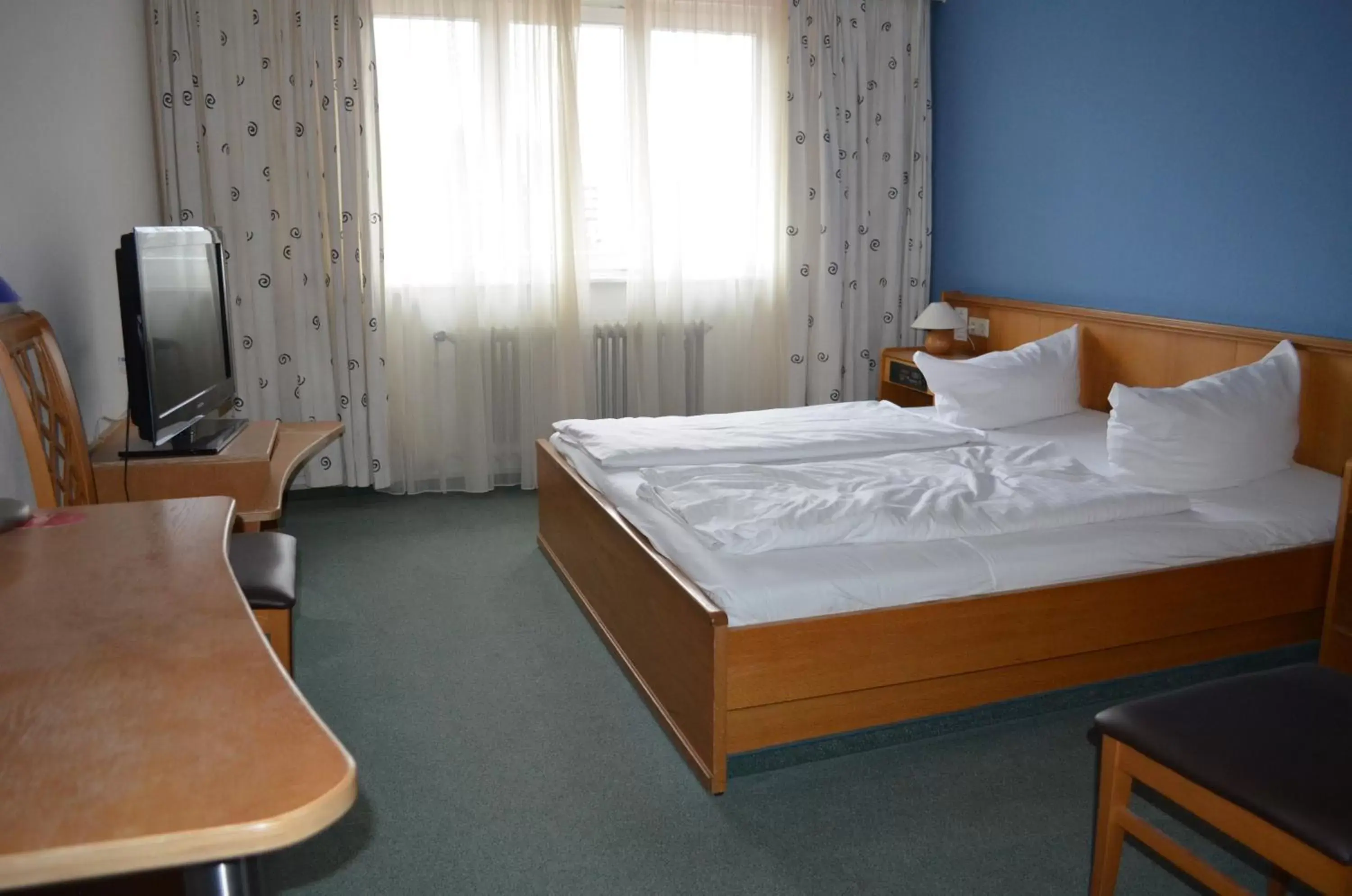 Budget Double Room in Alte Post - Hotel Am Rhein-Ufer Laufenburg Budget Double Room in Alte Post - Hotel Am Rhein-Ufer Laufenburg