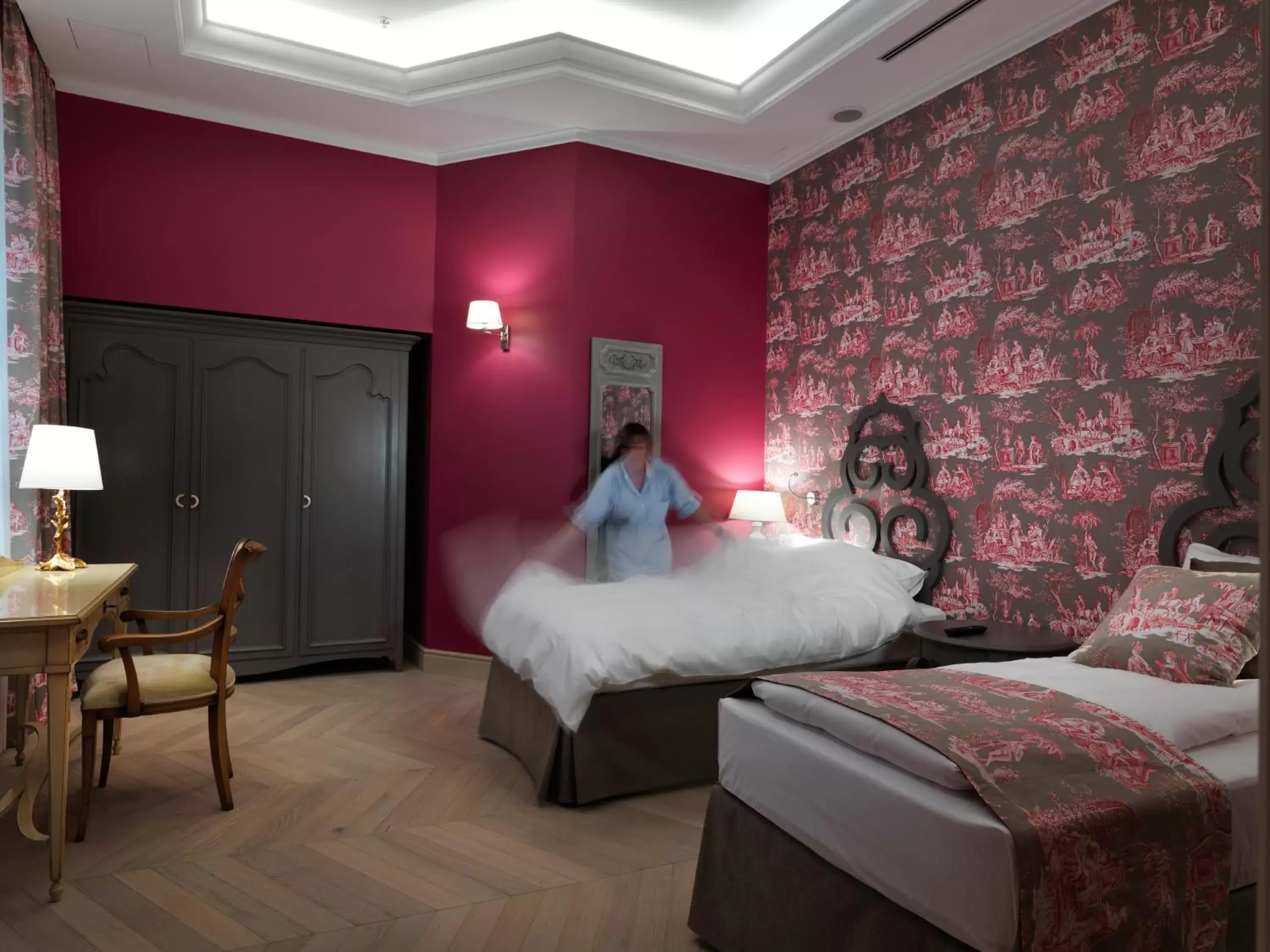 Staff, Bed in Relais Le Chevalier