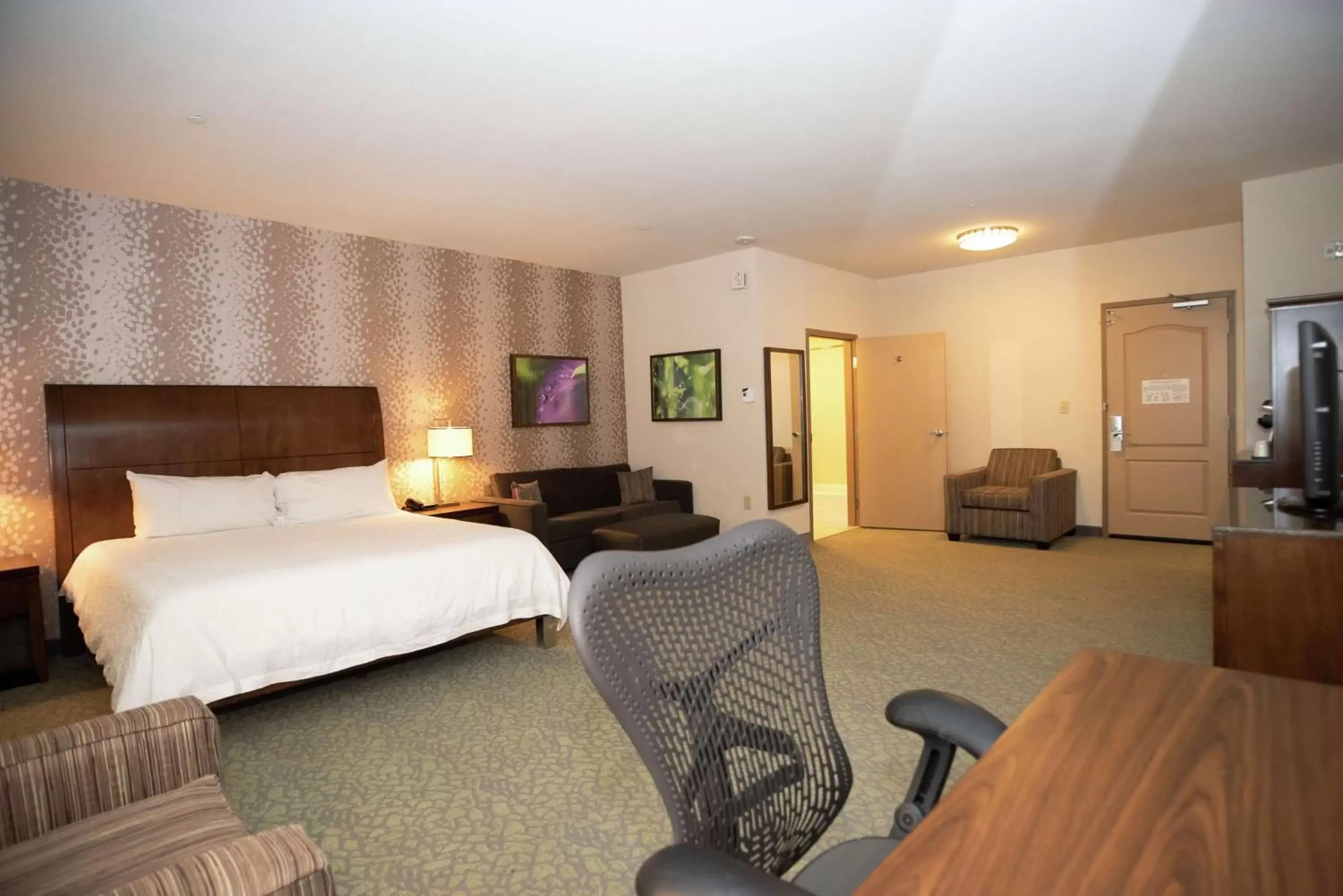 Bedroom, Bed in Hilton Garden Inn Covington/Mandeville Bedroom, Bed in Hilton Garden Inn Covington/Mandeville