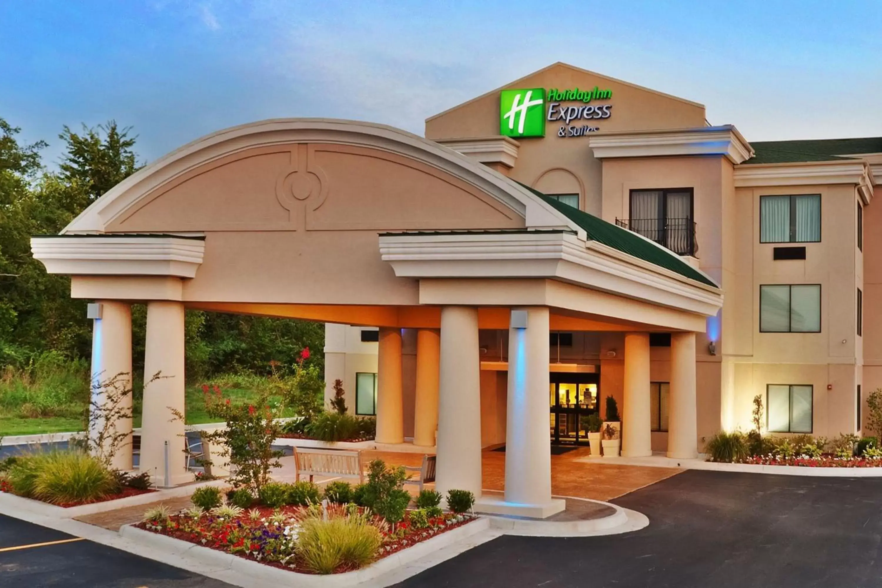 Property Building in Holiday Inn Express Hotel & Suites Muskogee, an IHG Hotel