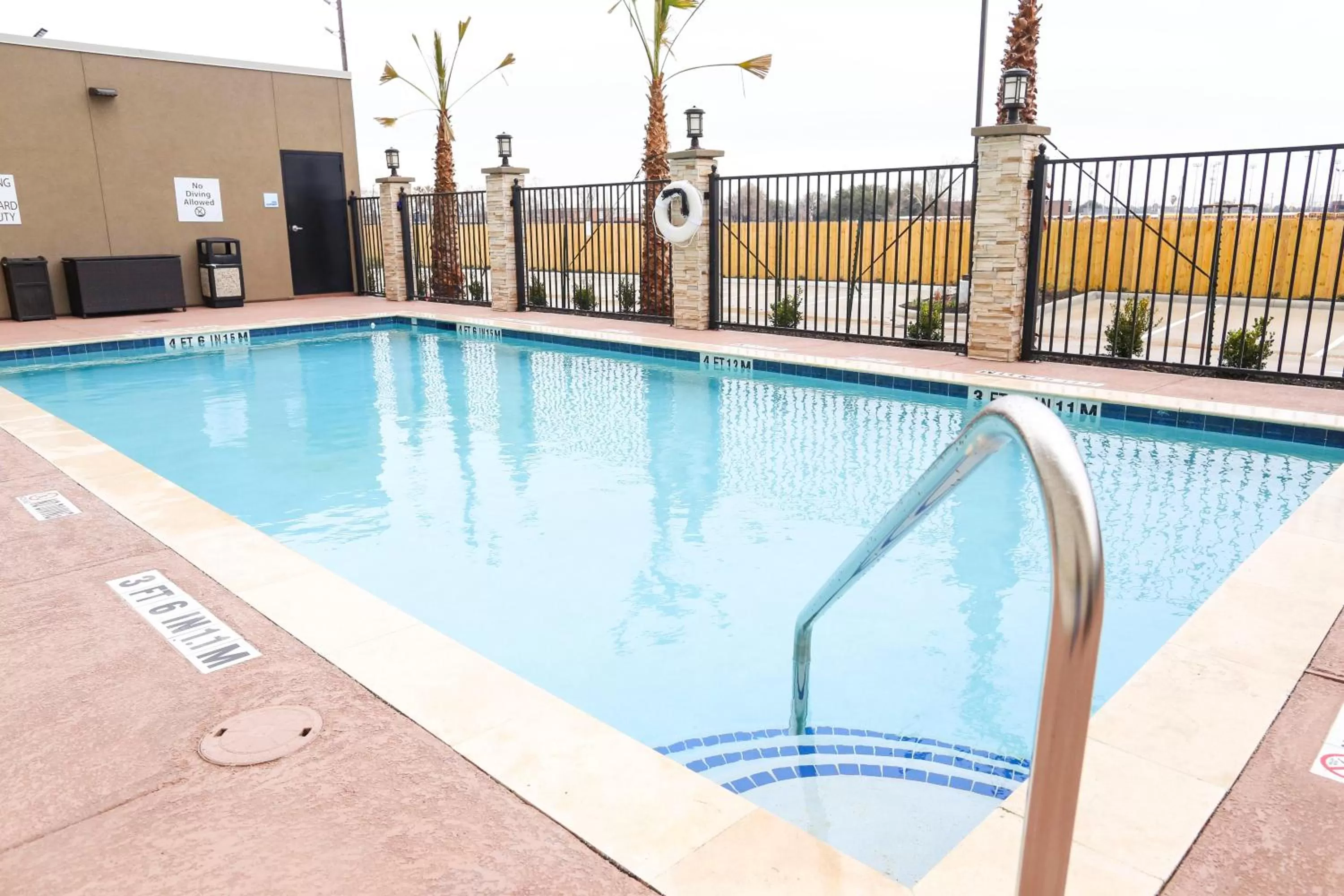 Swimming pool in Holiday Inn Express & Suites - Houston IAH - Beltway 8 by IHG