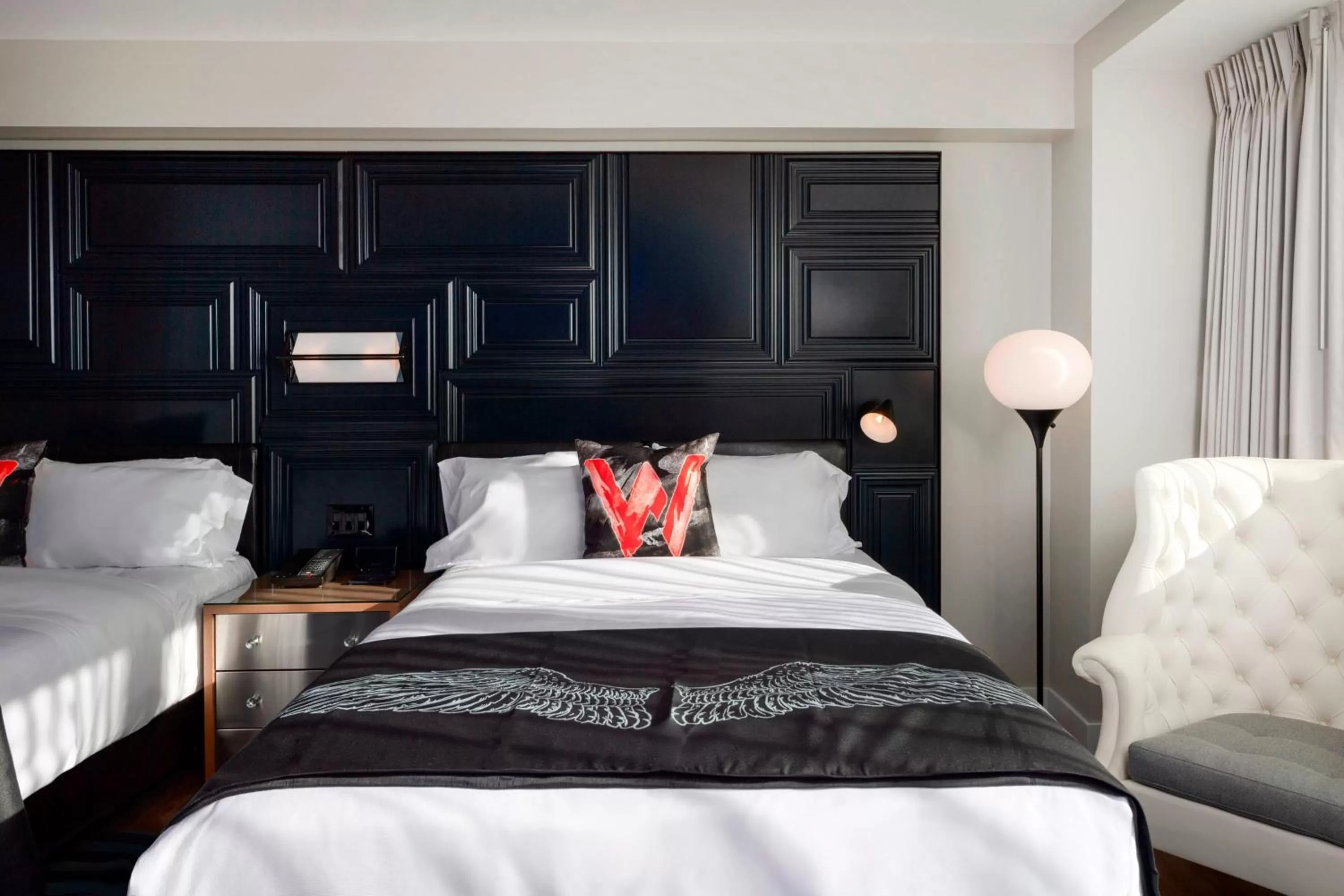 Photo of the whole room, Bed in W Boston