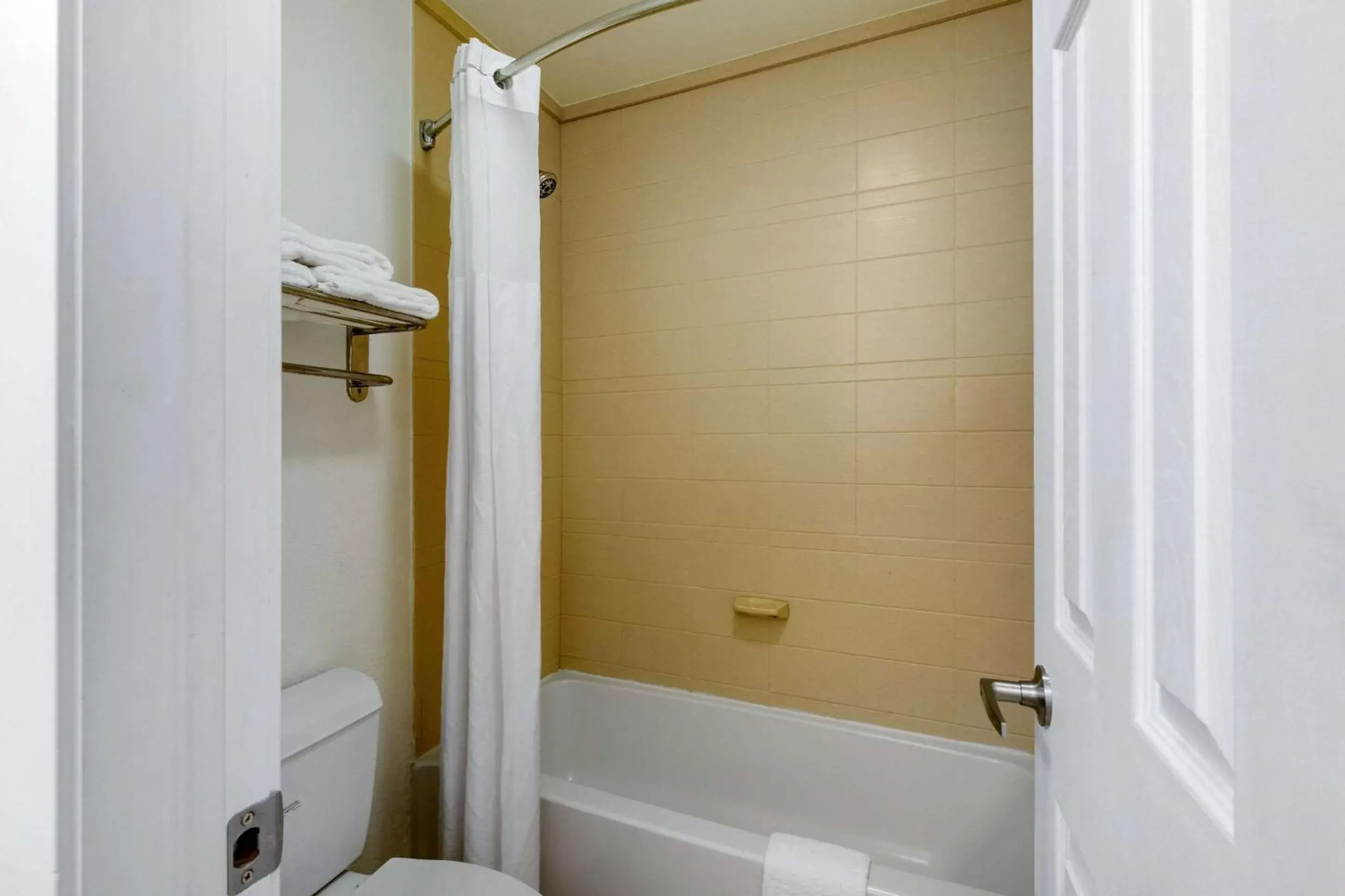 Bathroom in Quality Inn Clute Freeport