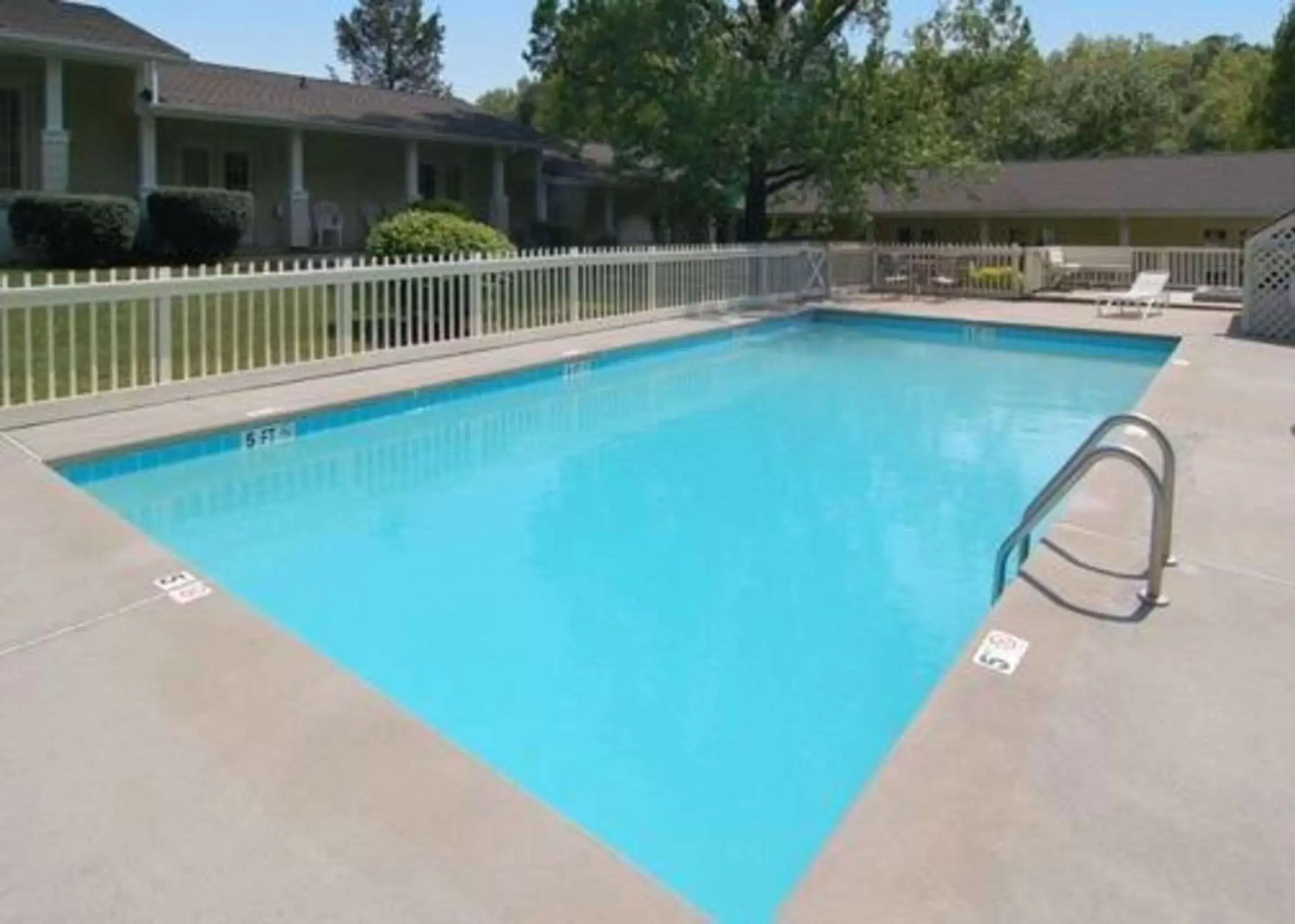 Double Room with Two Double Beds - Non-Smoking in SureStay by Best Western Cherokee on the River Double Room with Two Double Beds - Non-Smoking in SureStay by Best Western Cherokee on the River