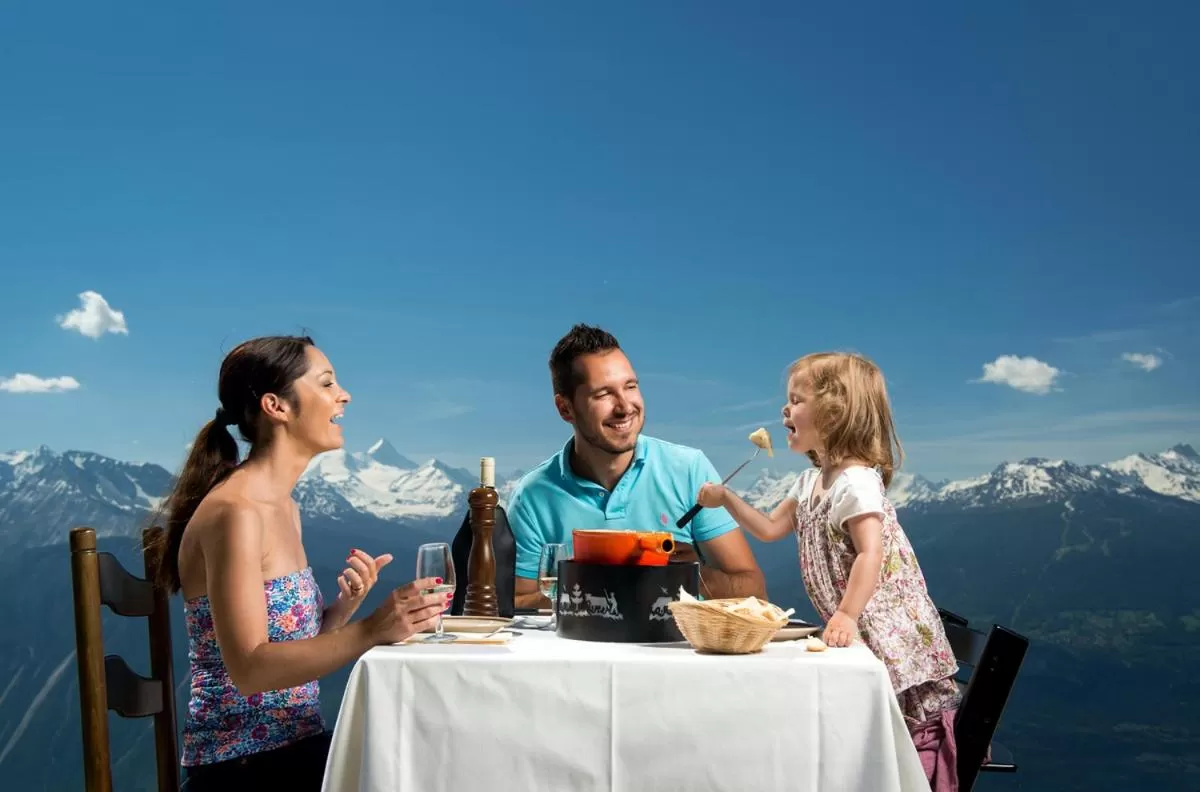 Restaurant/places to eat in Le Mayen de Colombire