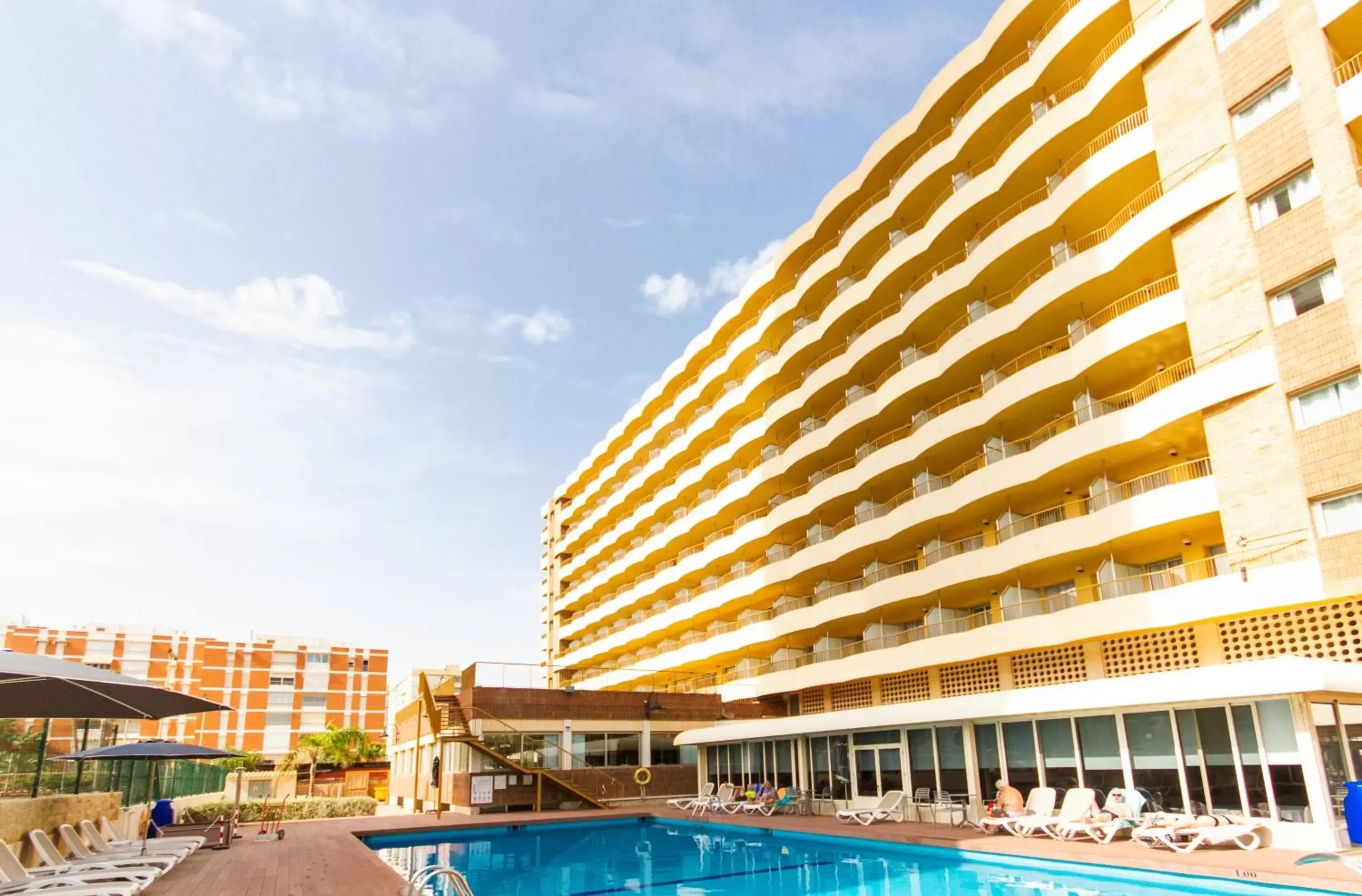 Swimming pool, Property Building in Hotel Castilla Alicante