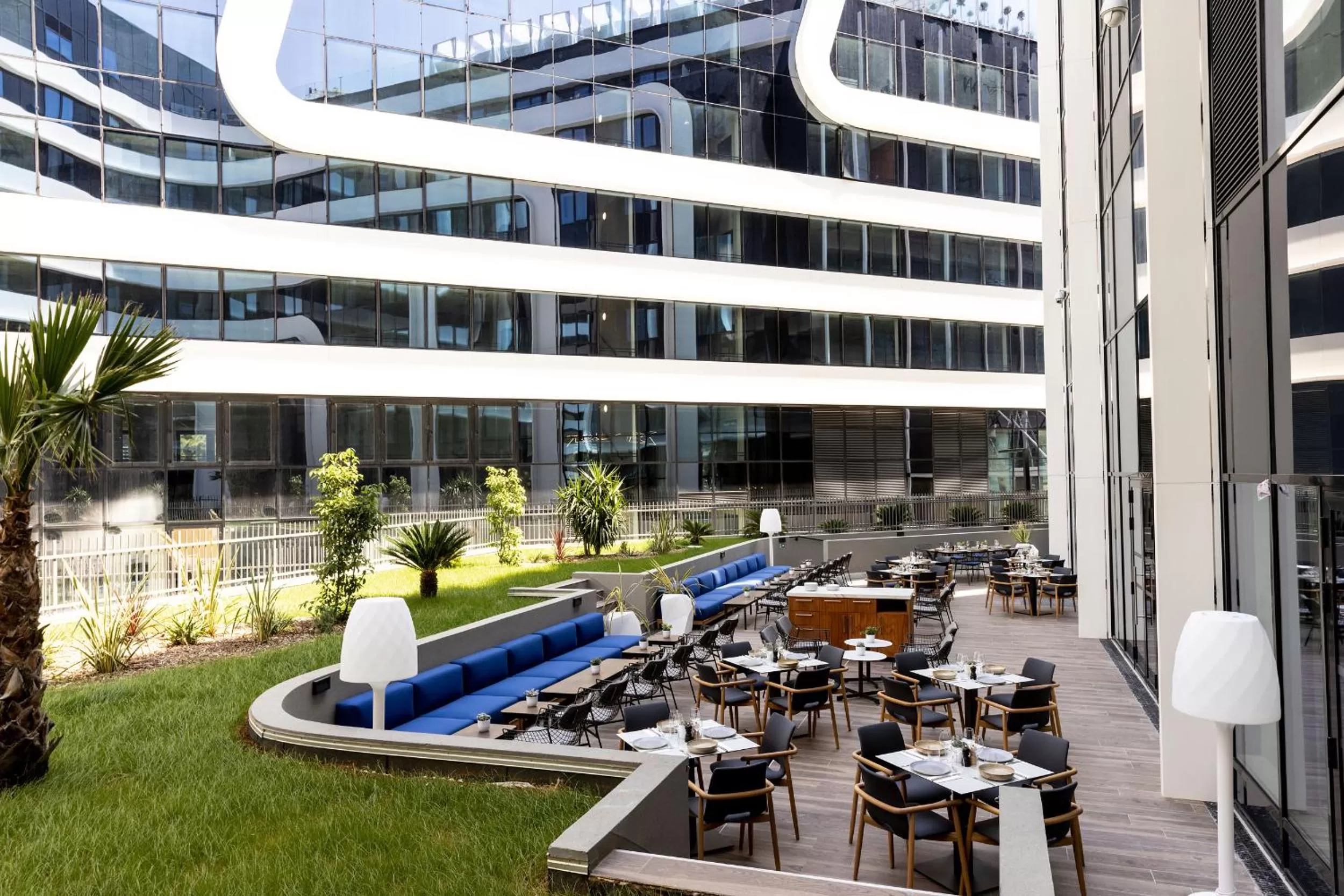 Restaurant/places to eat in Sheraton Nice