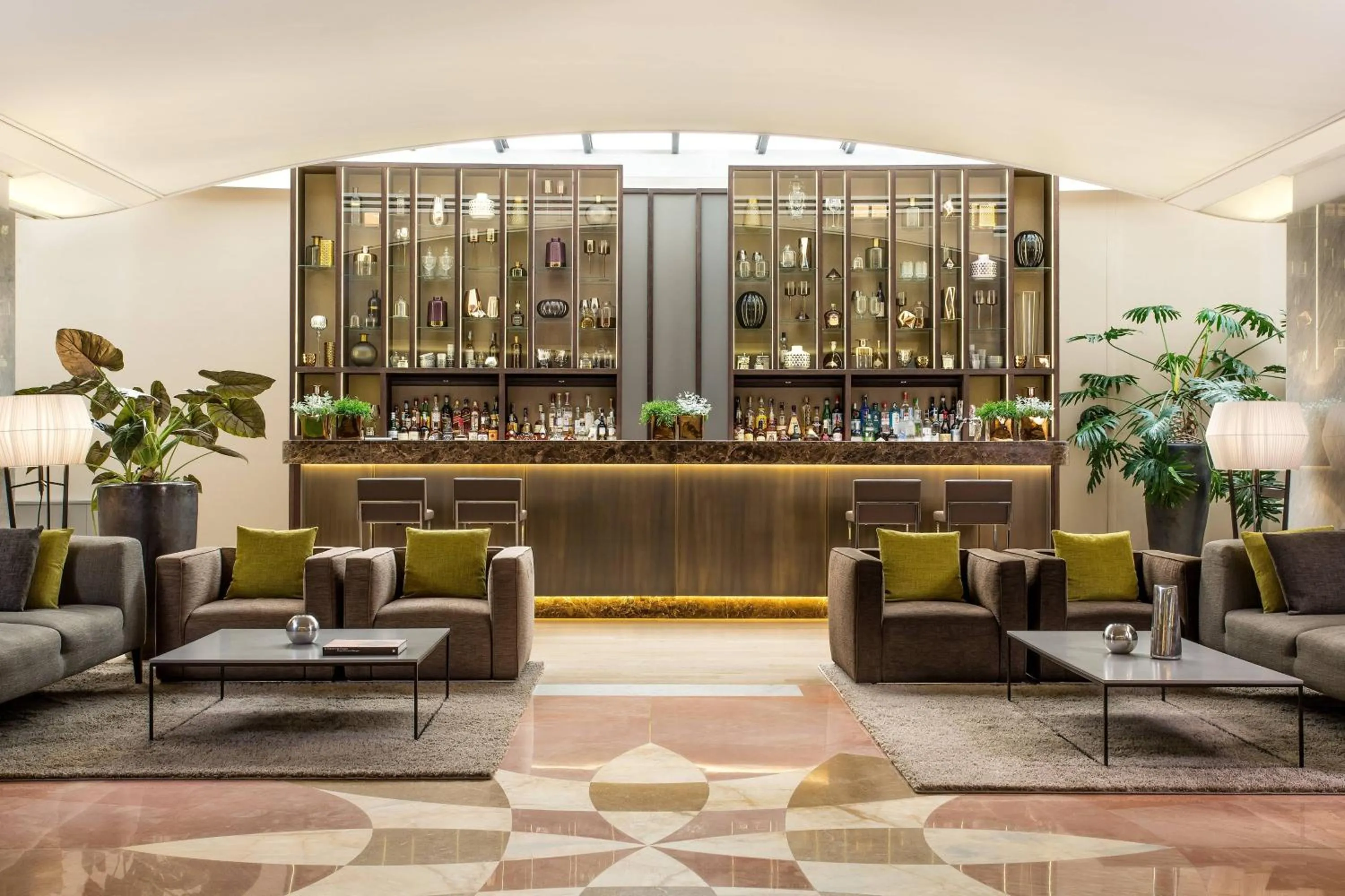 Lounge or bar in Sheraton Lake Como Hotel
