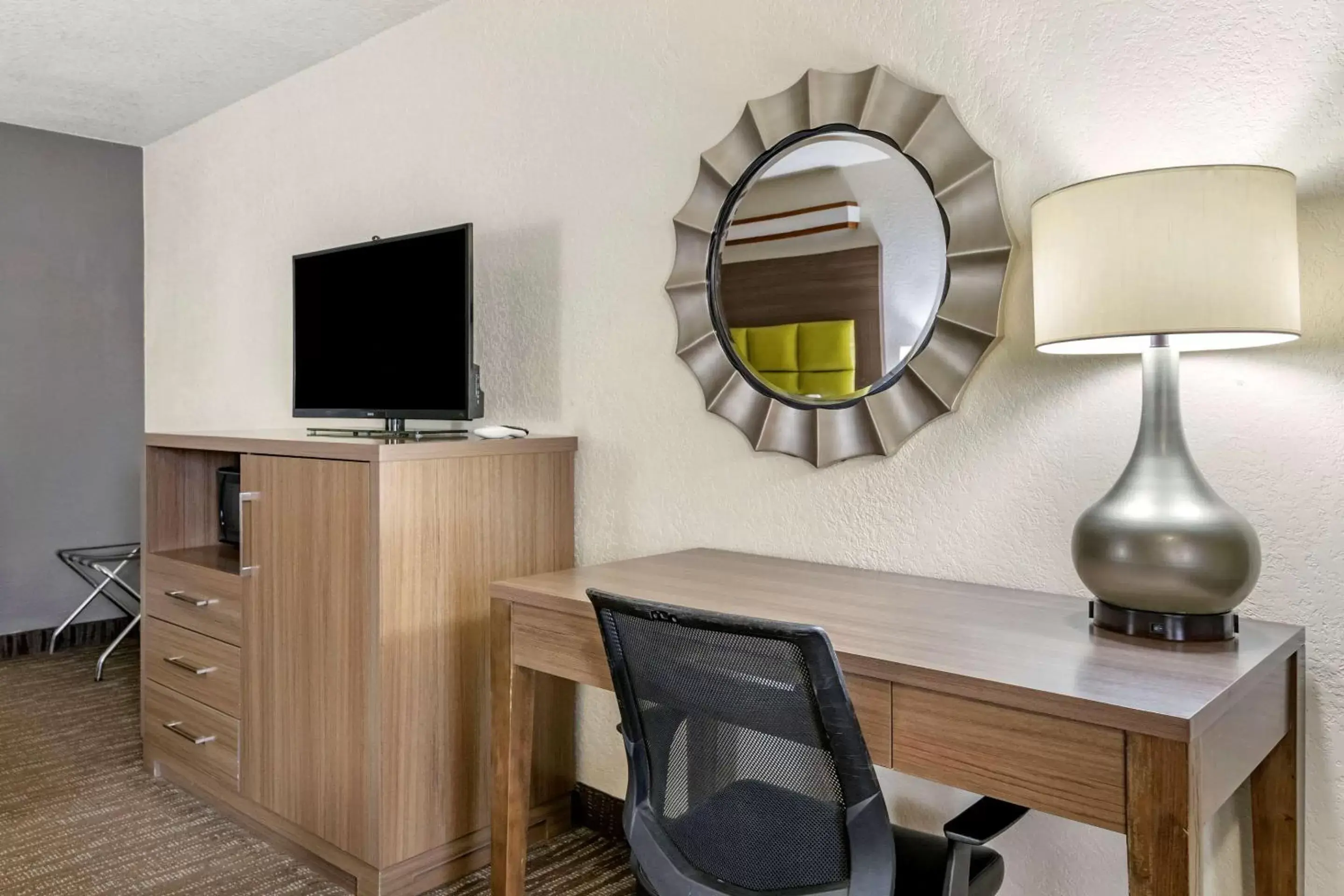 Photo of the whole room, TV/Entertainment Center in Quality Inn San Angelo