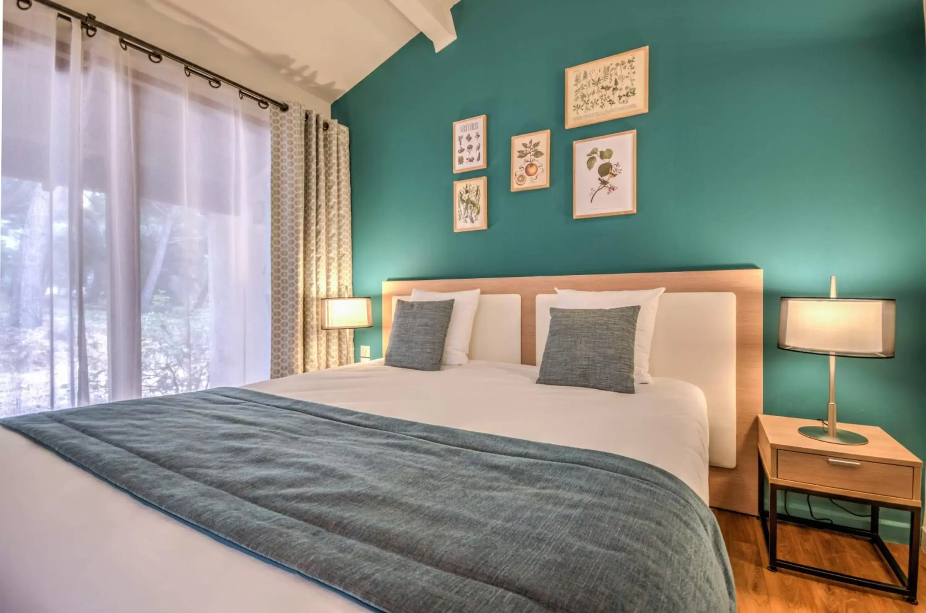 Bedroom, Bed in Best Western Domaine de Roquerousse Bedroom, Bed in Best Western Domaine de Roquerousse