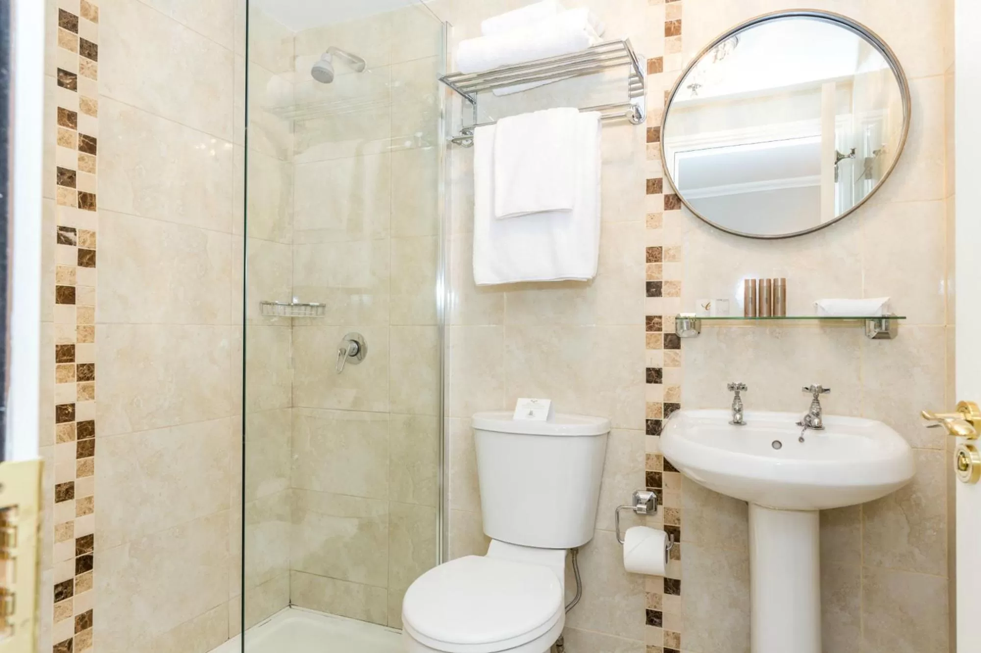 Bathroom in Stauntons on the Green Hotel