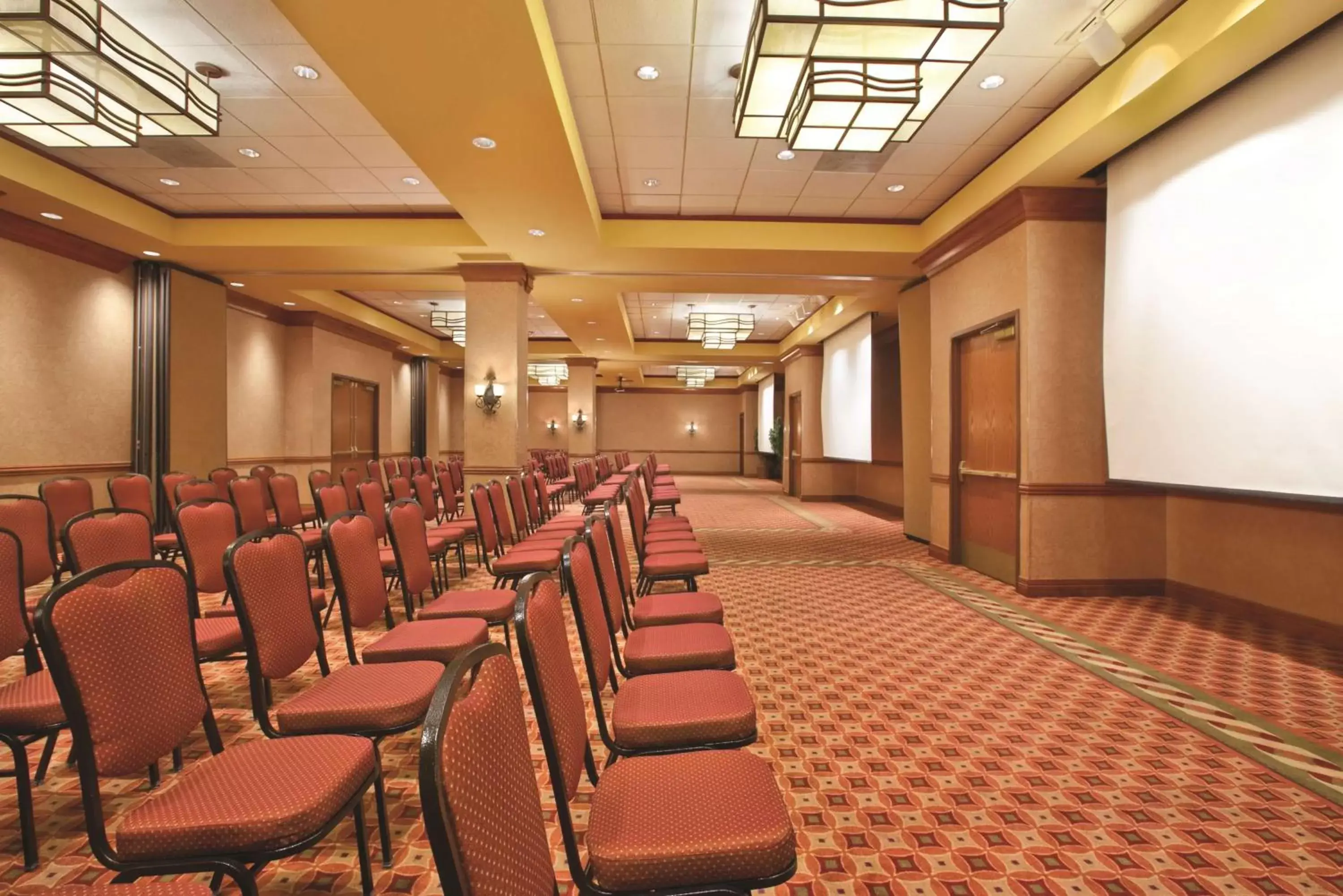Meeting/conference room in Embassy Suites Hot Springs - Hotel & Spa