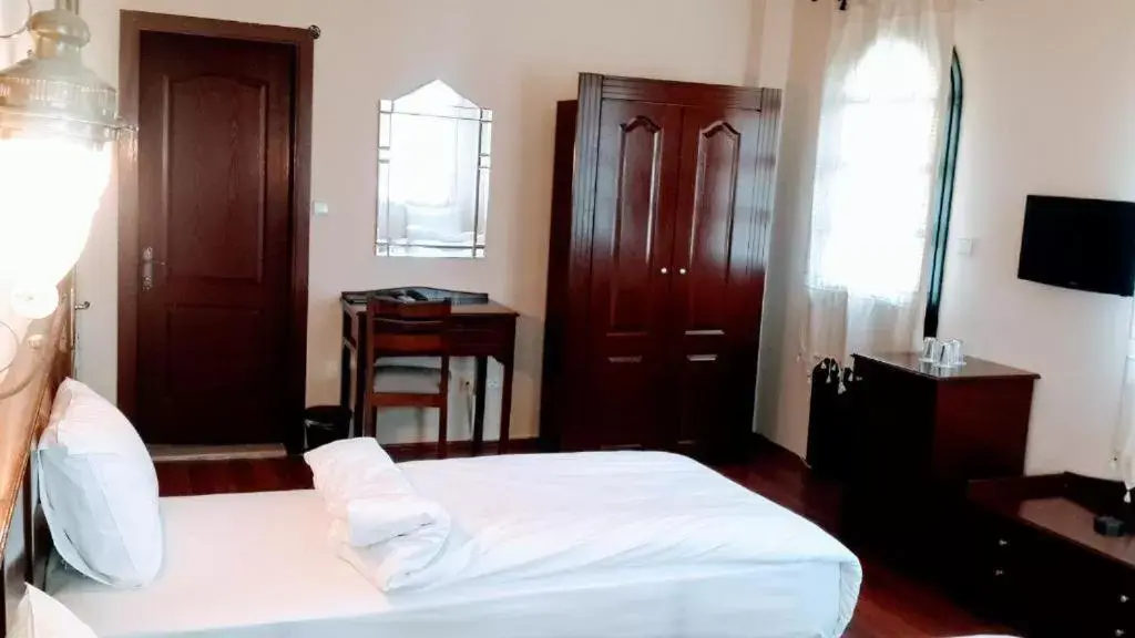 Property building, Bed in Altinsaray Hotel