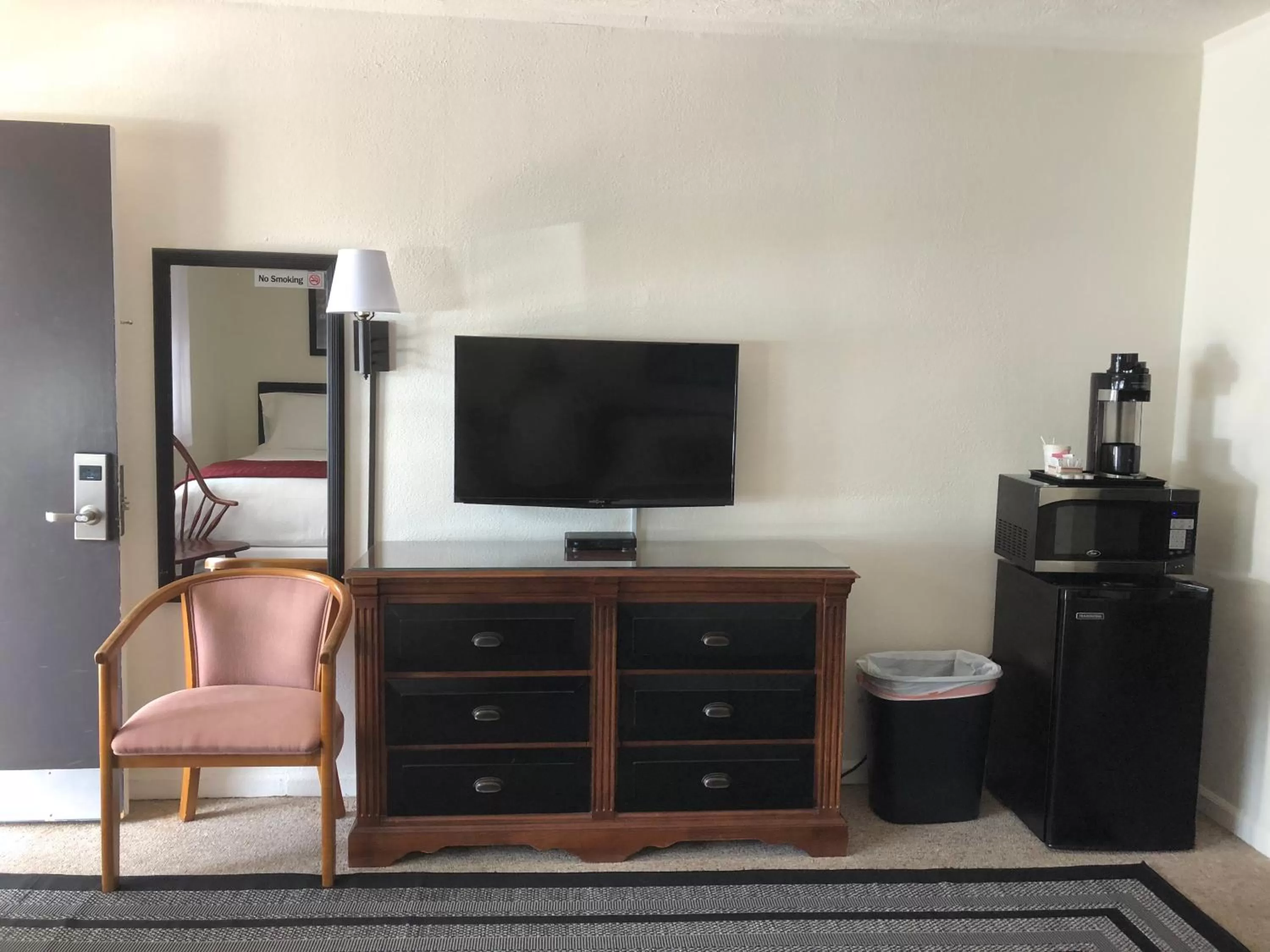 Decorative detail in Cardinal Inn