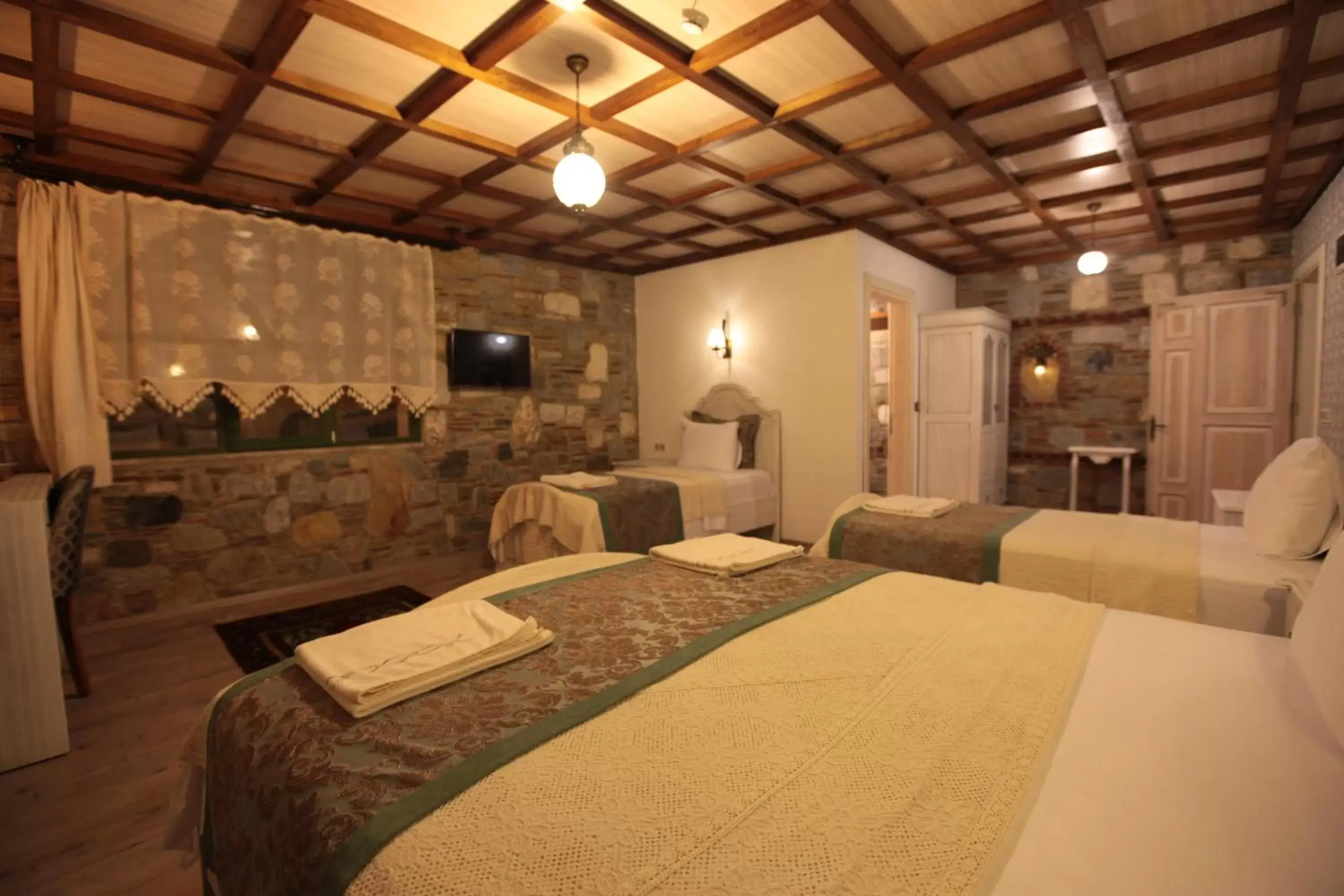 Photo of the whole room, Bed in Celsus Boutique Hotel