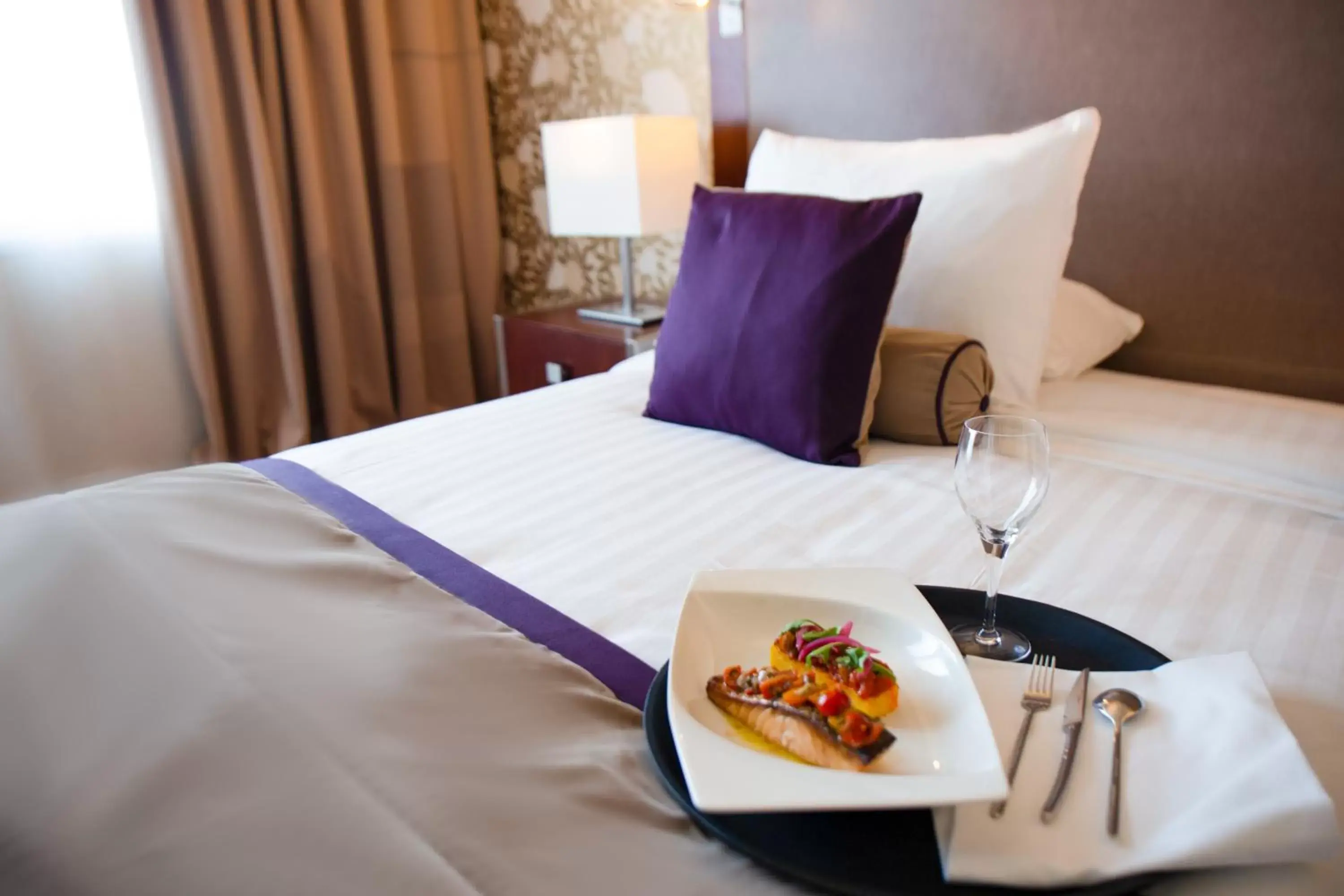 Meals, Bed in Zenitude Relais & Spa - Paris Charles de Gaulle