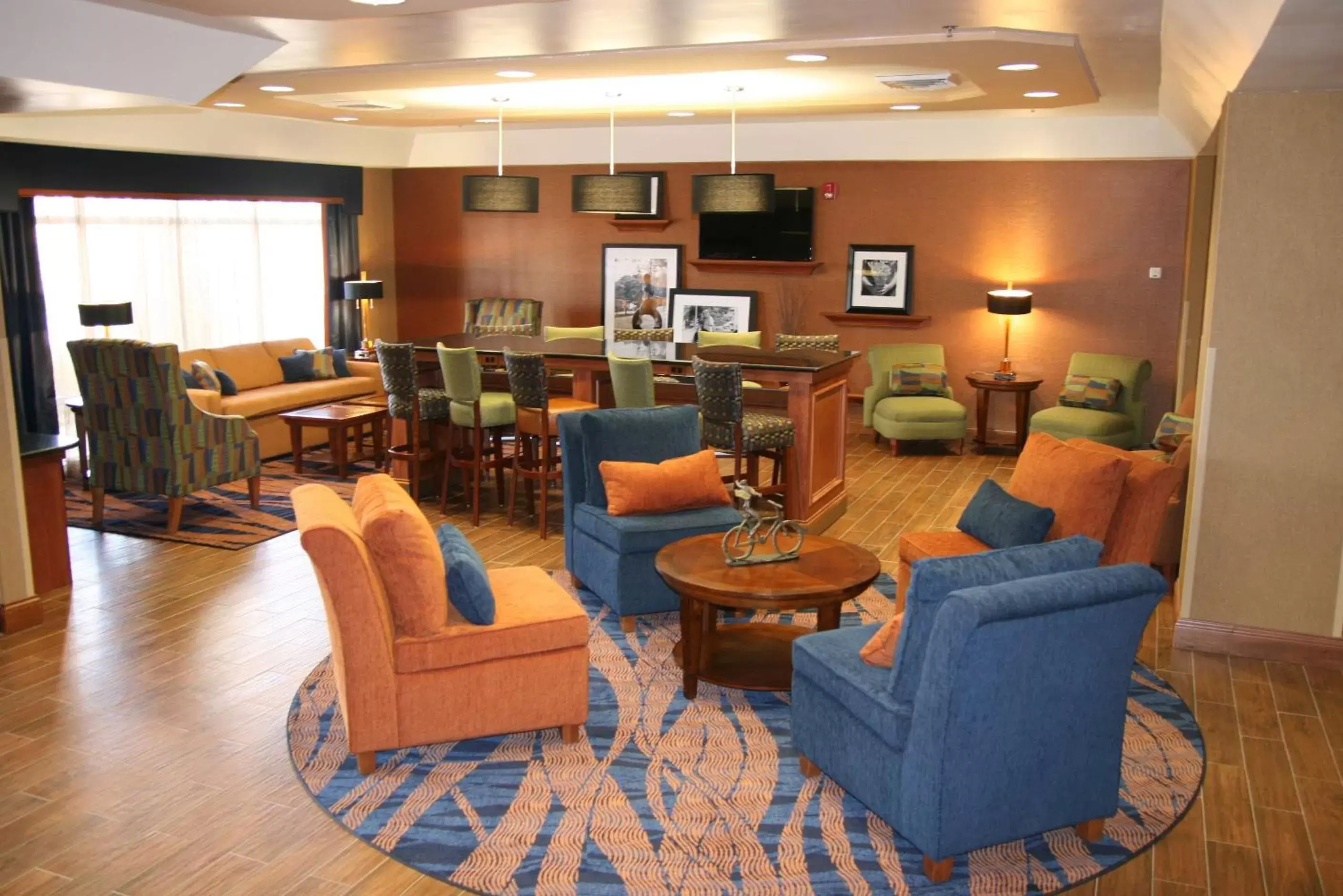 Lobby or reception, Lounge/Bar in Hampton Inn Hutchinson
