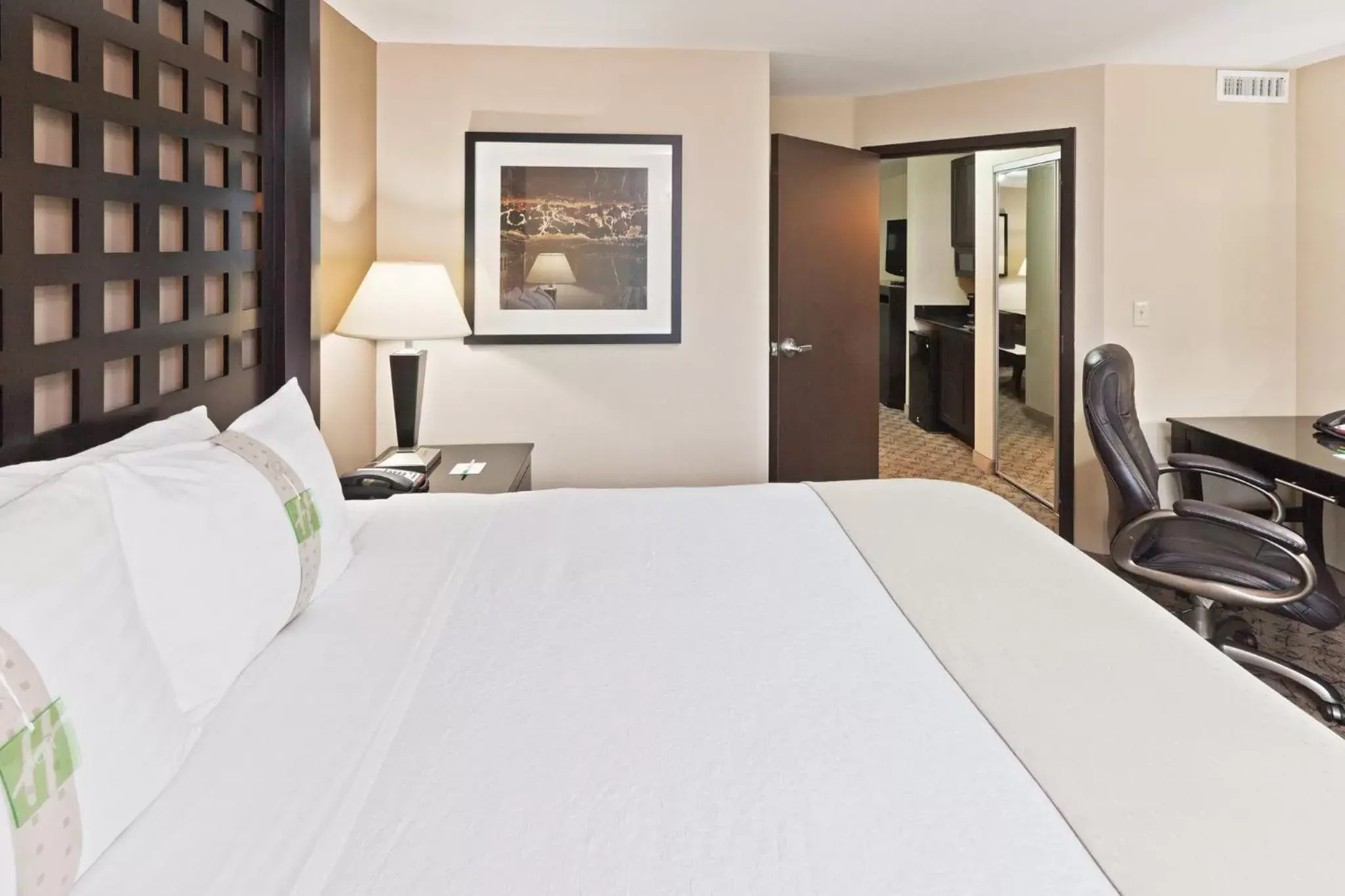 Photo of the whole room, Bed in Holiday Inn Hotel & Suites Tulsa South, an IHG Hotel