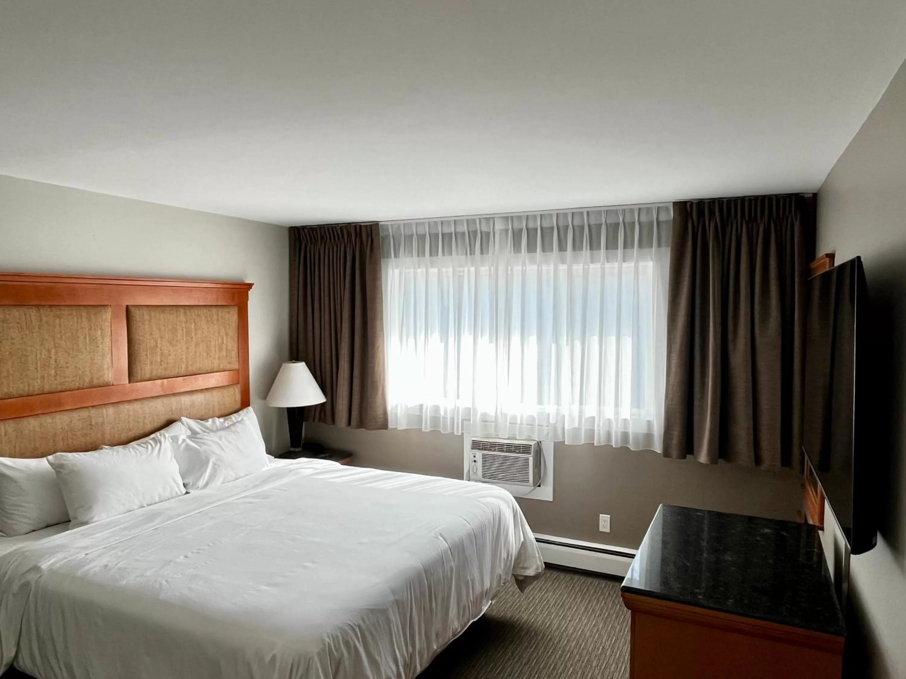 Bed in Anavada Inn & Suites - Prince George