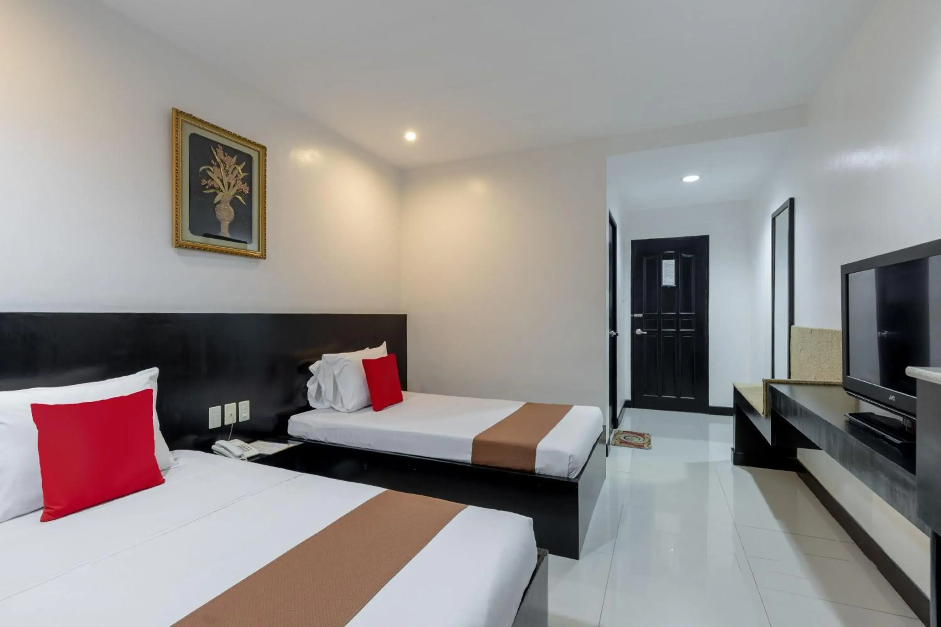 Bed in Check Inn Hotel Dumaguete City