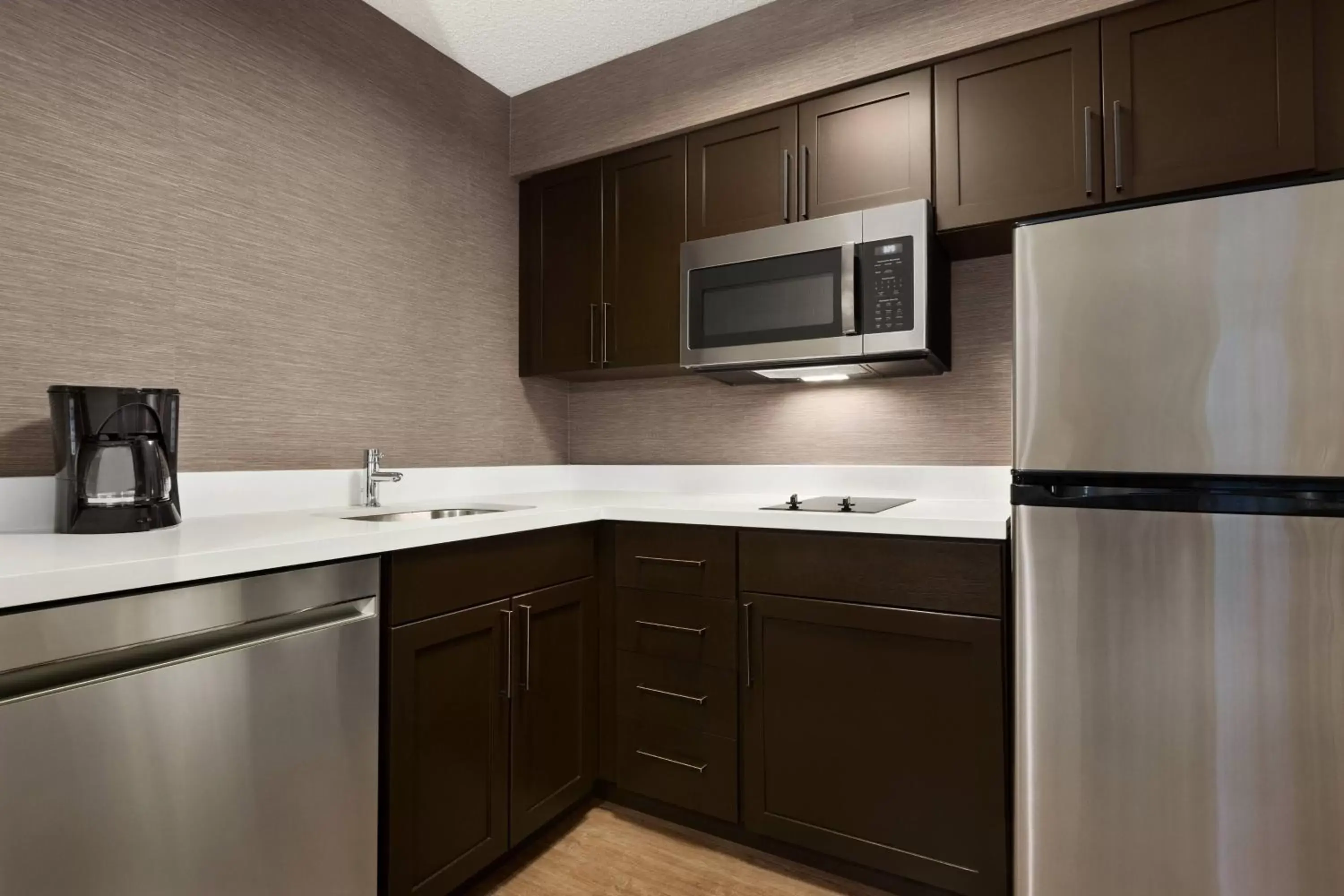 Bedroom, Kitchen/Kitchenette in Residence Inn Salem