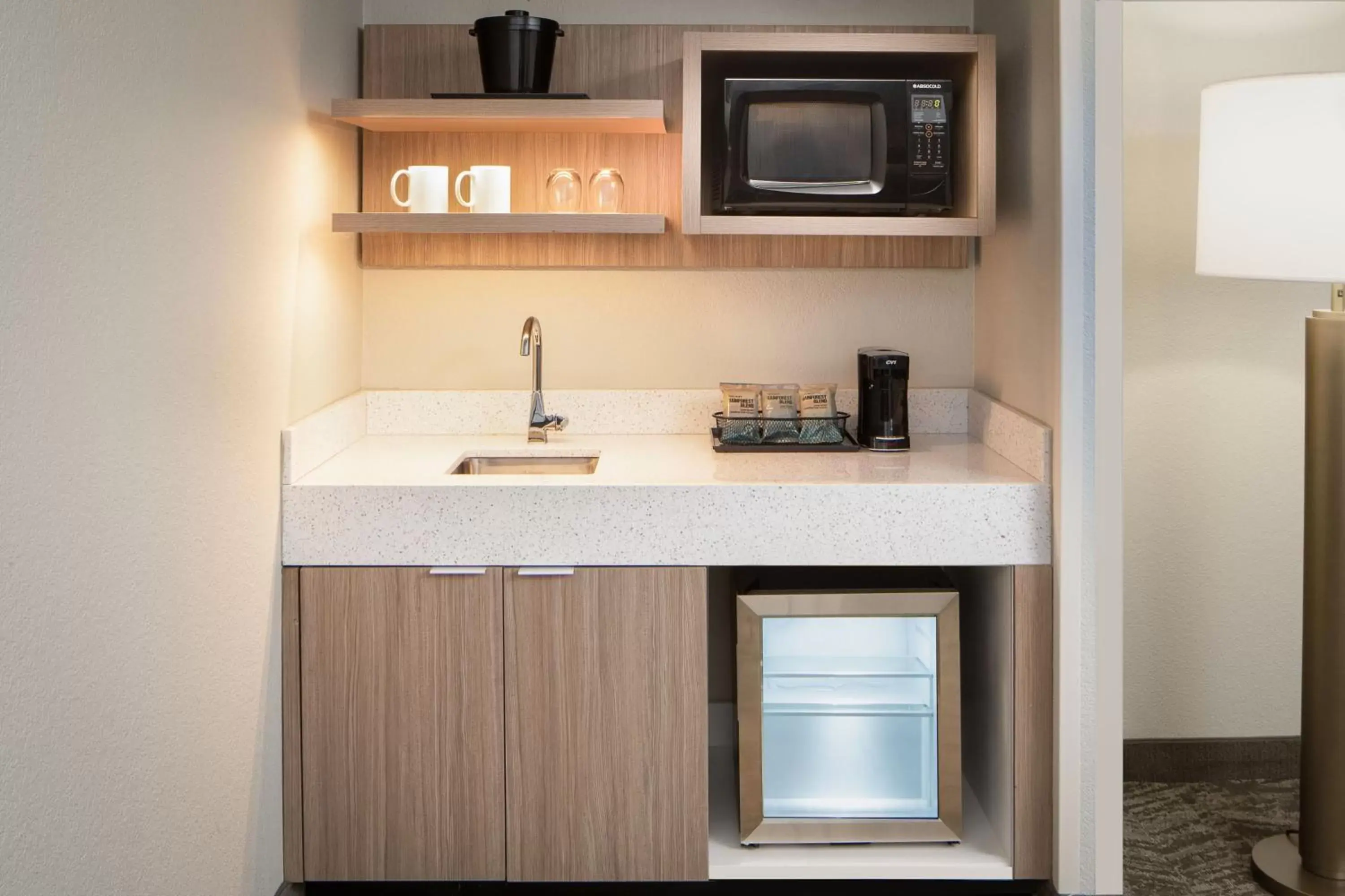 Kitchen or kitchenette, Kitchen/Kitchenette in SpringHill Suites by Marriott Dallas Downtown / West End