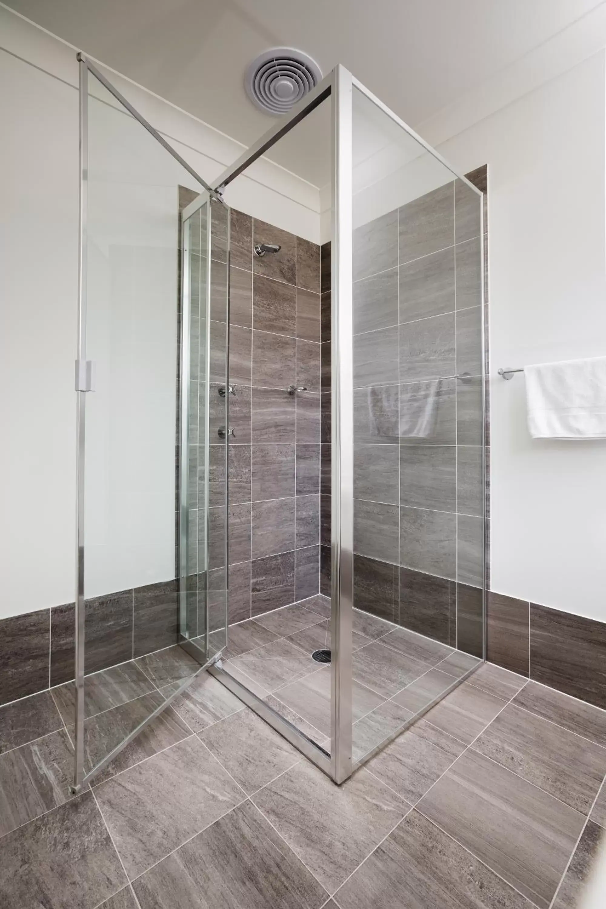 Shower, Bathroom in Wallsend Executive Apartments