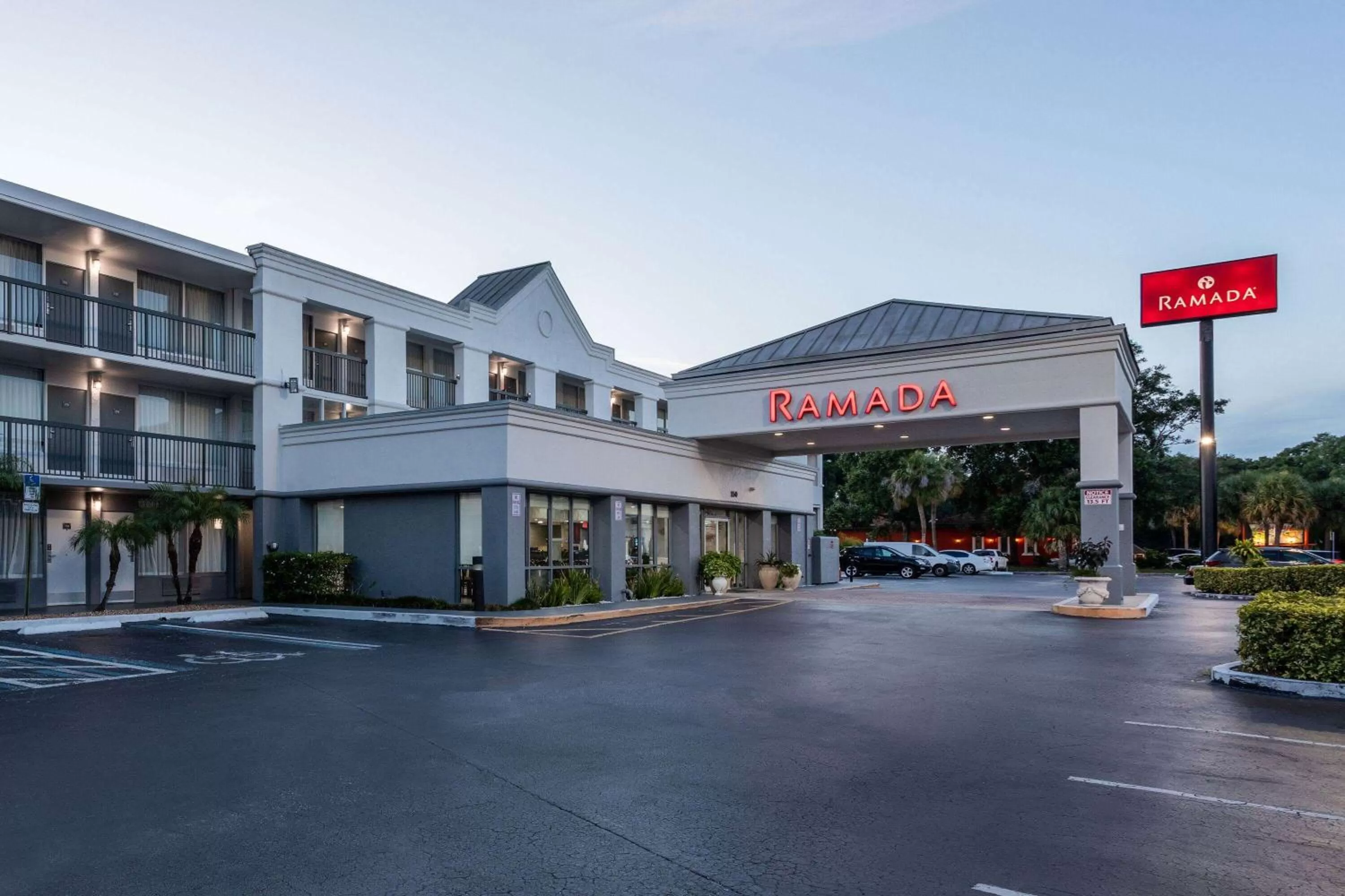 Property building in Ramada by Wyndham Altamonte Springs Near I-4