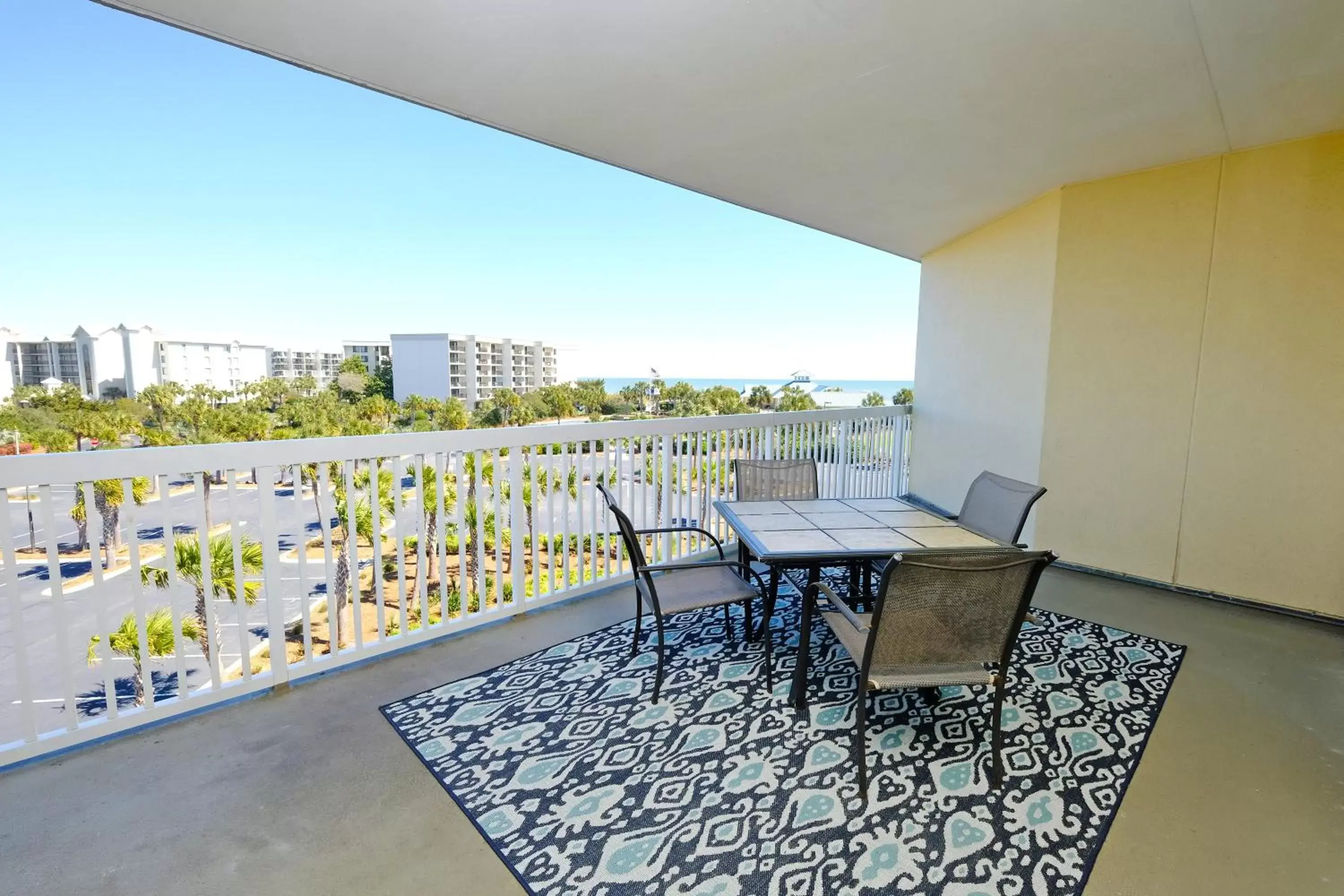 Balcony/Terrace in Litchfield Beach & Golf Resort